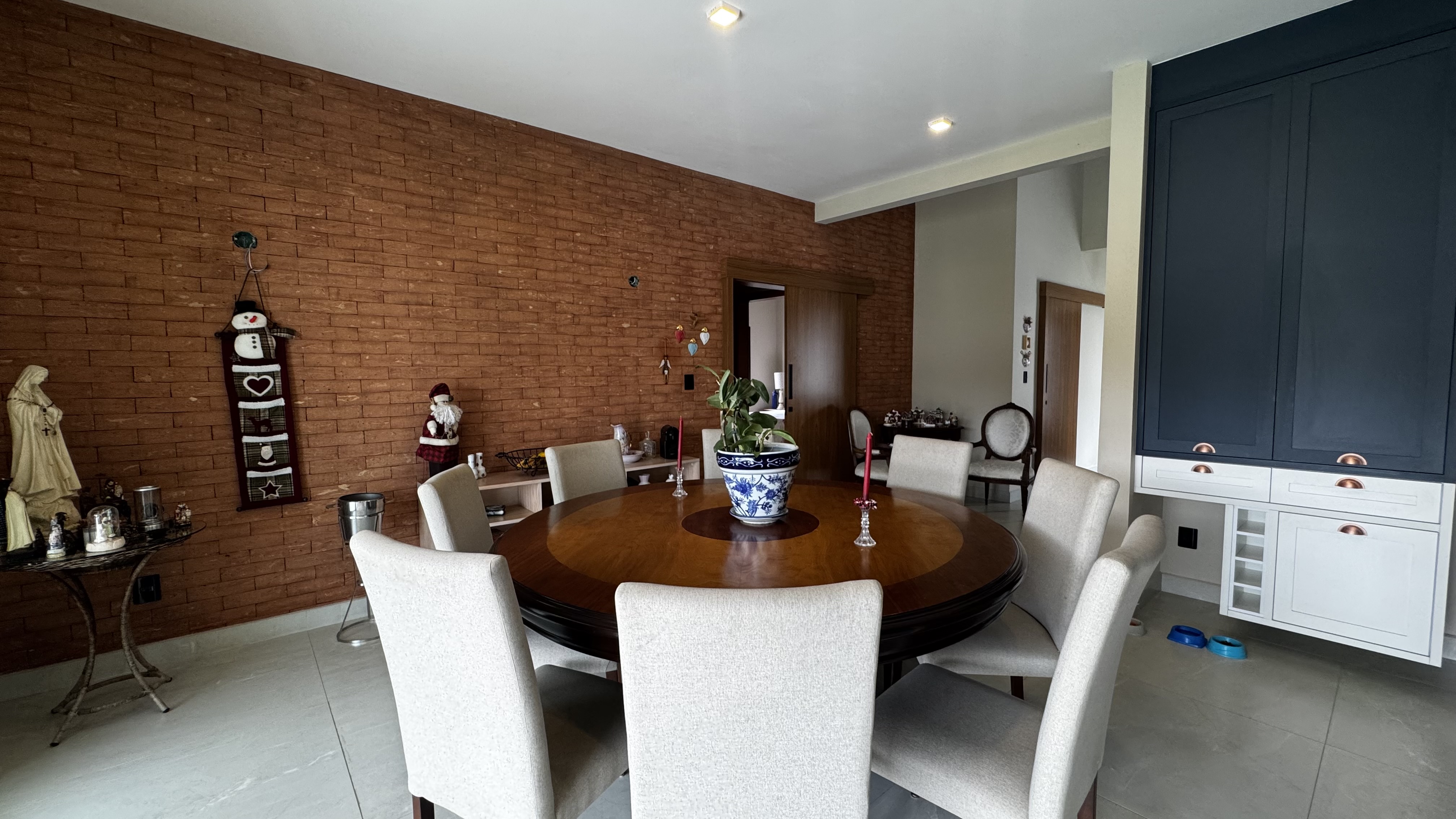 Casa à venda com 3 dormitórios no Condomínio Reserva Bonsucesso em Pindamonhangaba/SP.