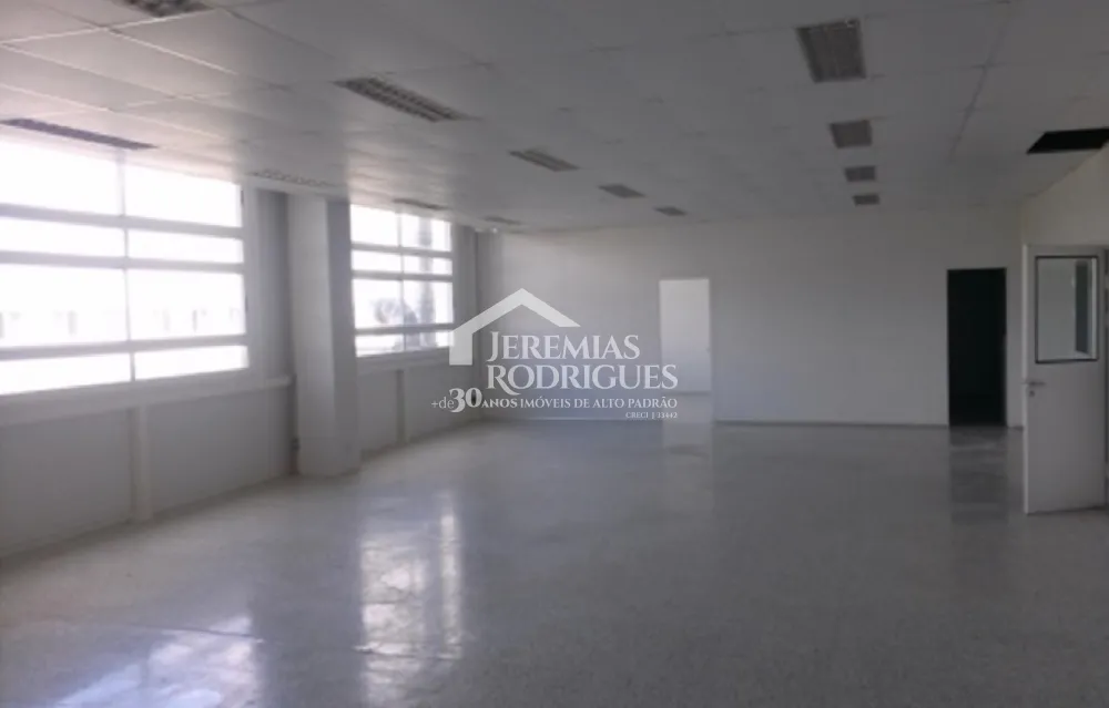 Excelente galpão padrão AA climatizado e com piso antiestático