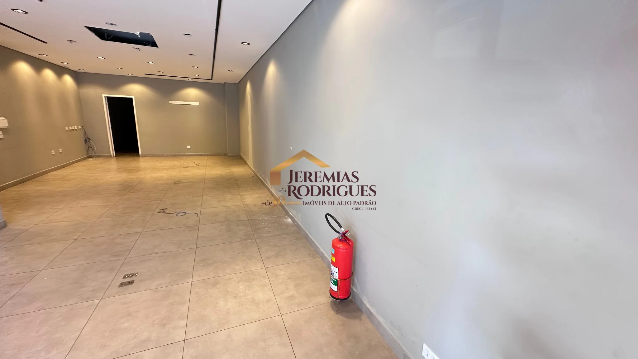 Ponto comercial para locação no Centro em Pindamonhangaba/SP. — foto 7