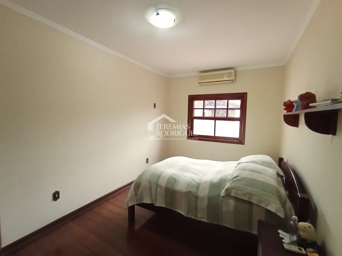 Casa para venda e locação com 3 suítes no bairro Parque das Flores em Taubaté/SP.