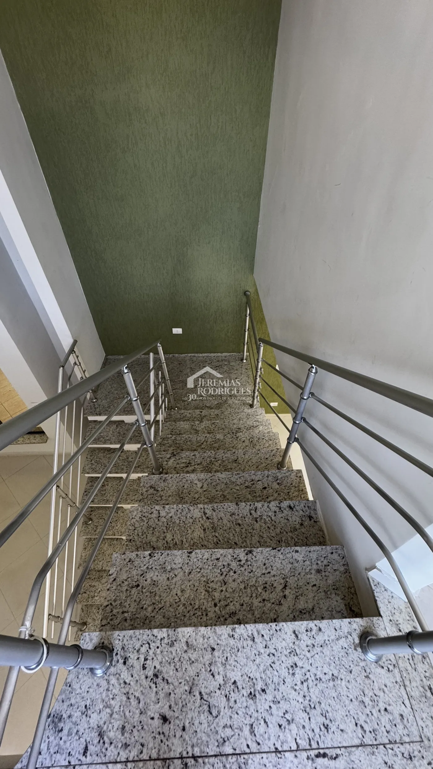 Casa para venda e locação com 4 dormitórios no Condomínio Real Ville I em Pindamonhangaba/SP.