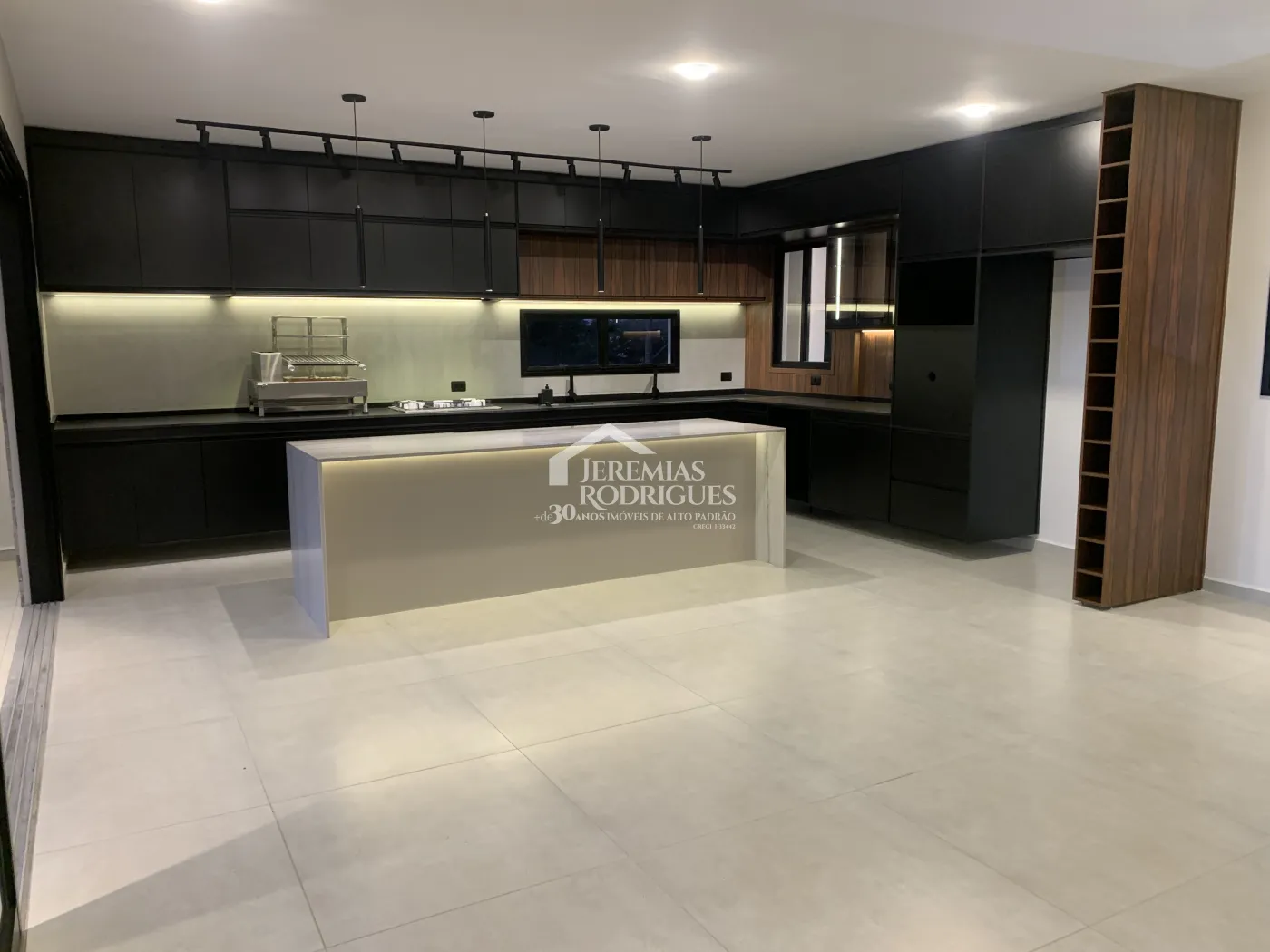 Casa à venda com 4 suítes no Condomínio Altos do Cataguá em Taubaté/SP