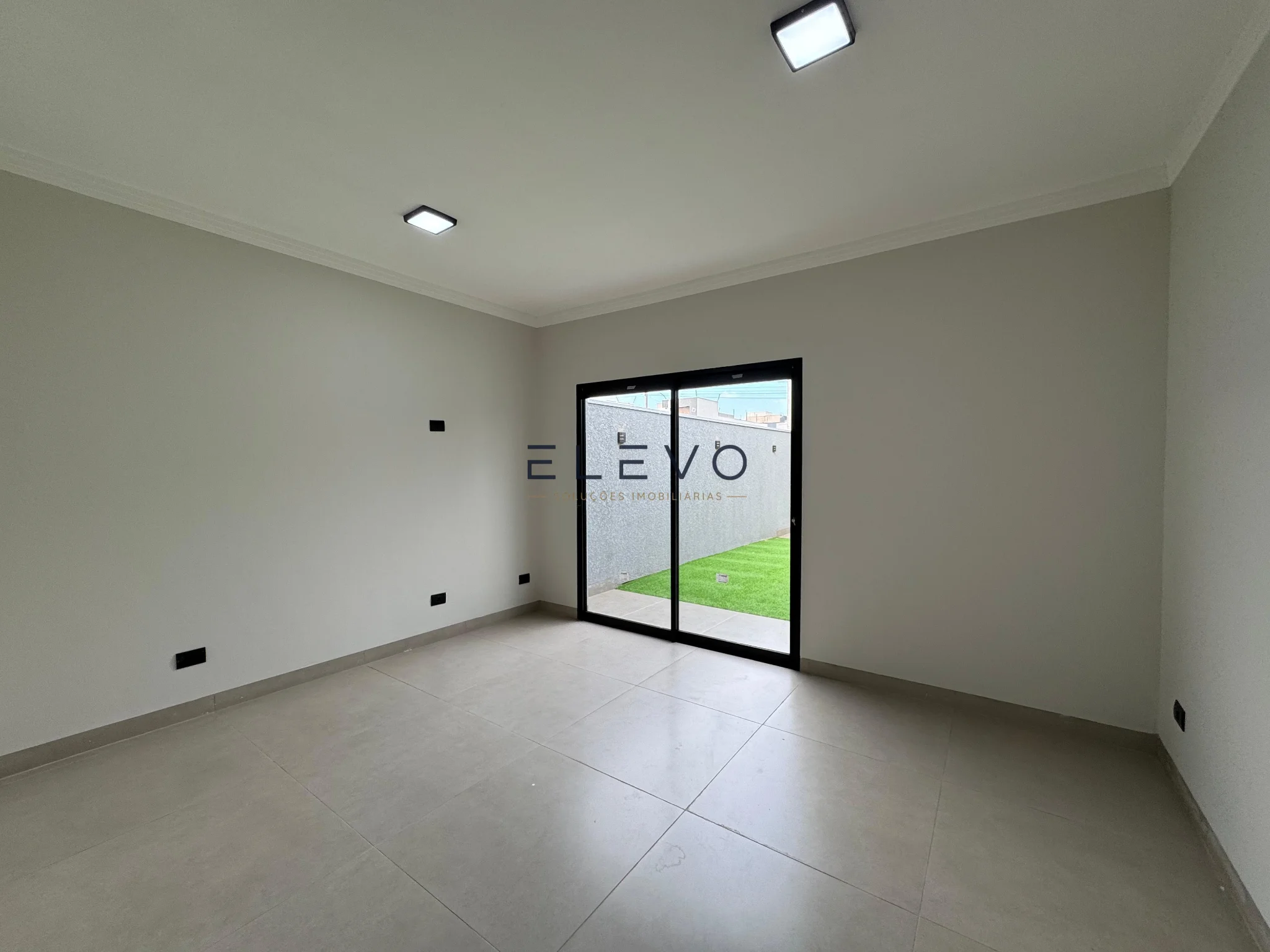 Casa à Venda no Jardim Munique em Maringá | 132m², 3 Quartos, Suíte, Churrasqueira e Espaço para Piscina