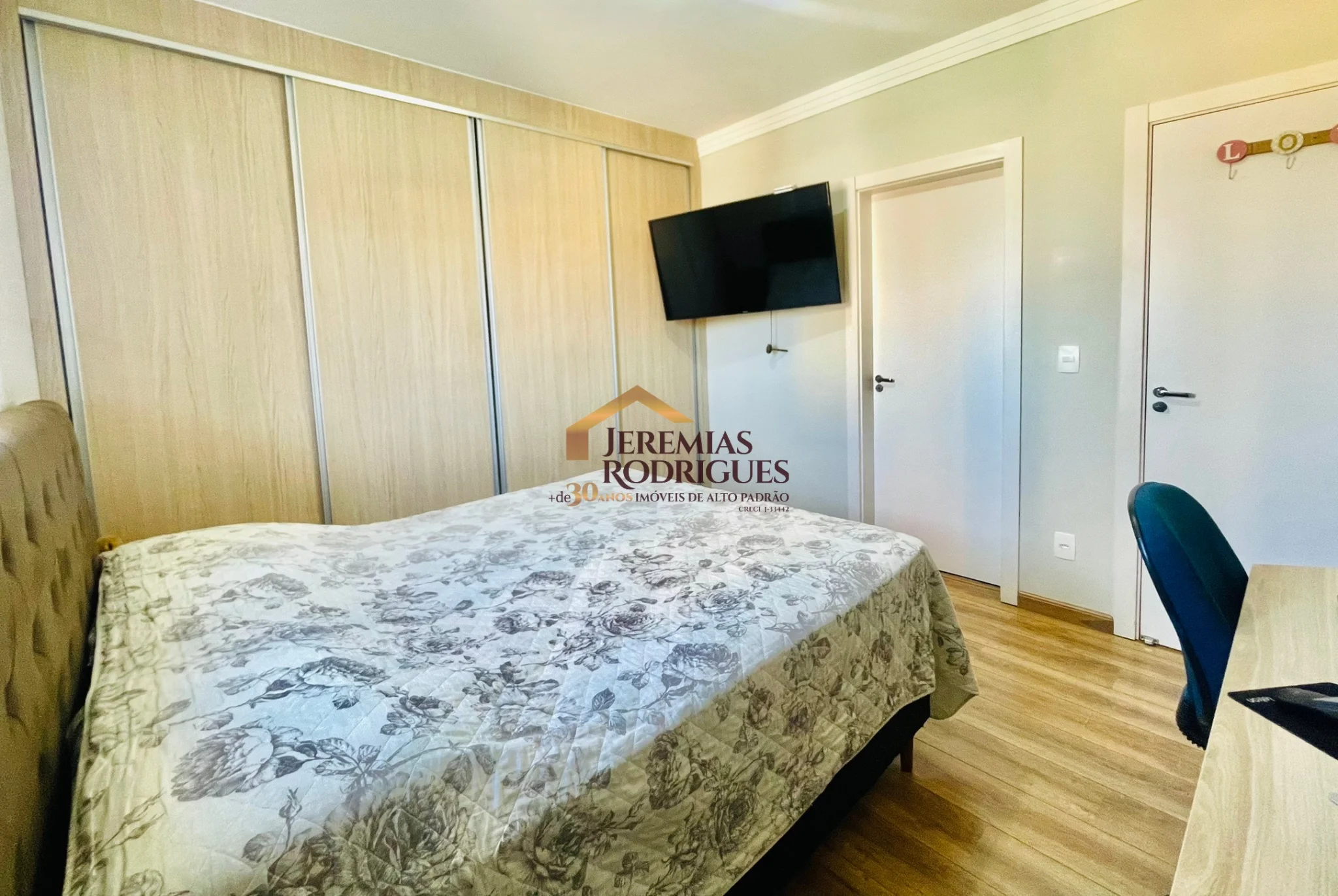 Apartamento à venda no Edifício Maison em Taubaté/ SP.