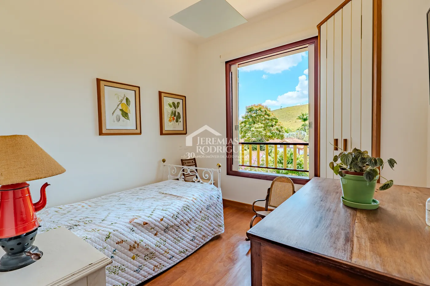 Fazenda à venda com 3.389.000,00 m² em Piraí/RJ.