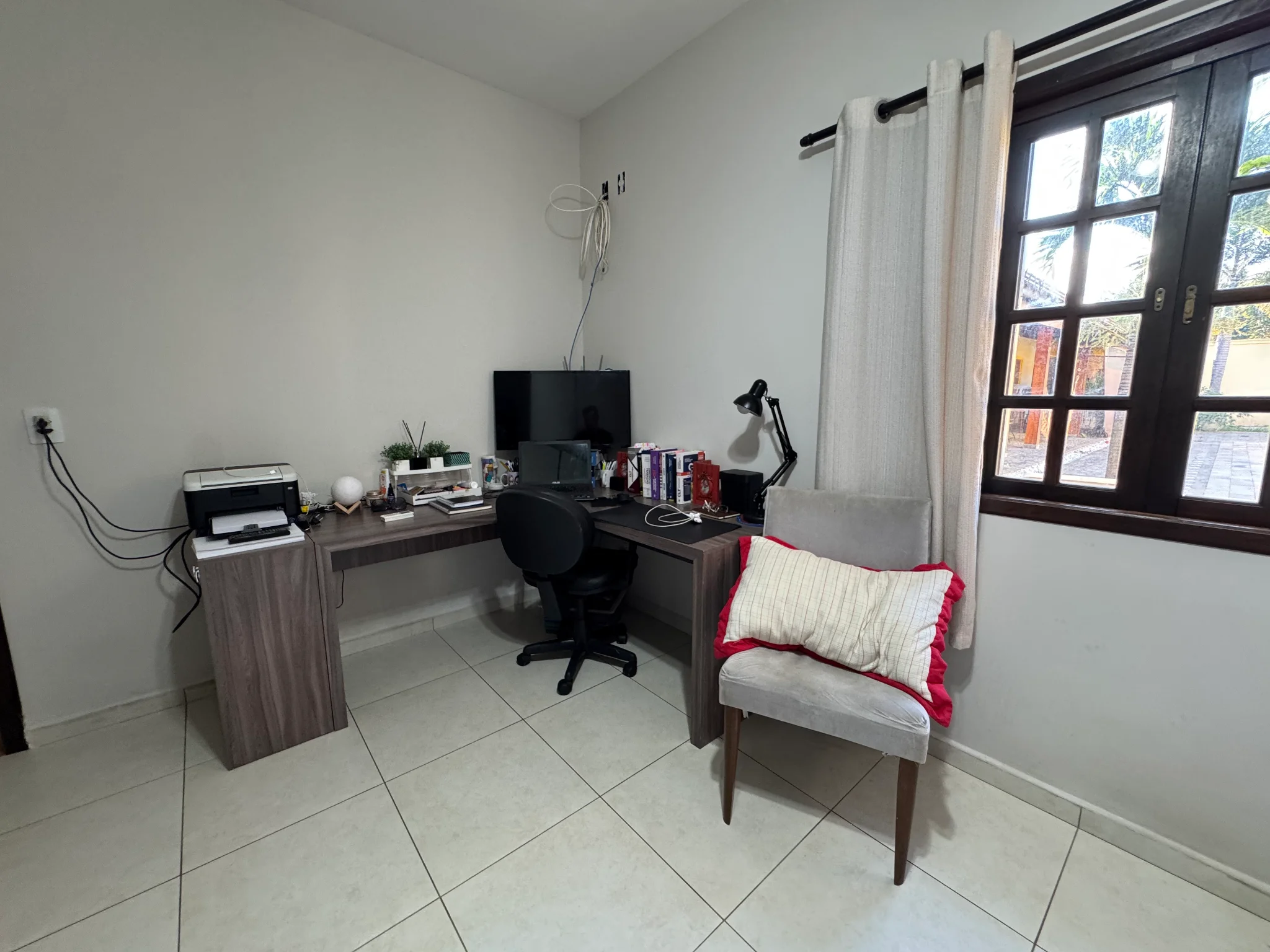 Casa à venda no bairro Jardim Residencial Doutor Lessa em Pindamonhangaba/SP. 