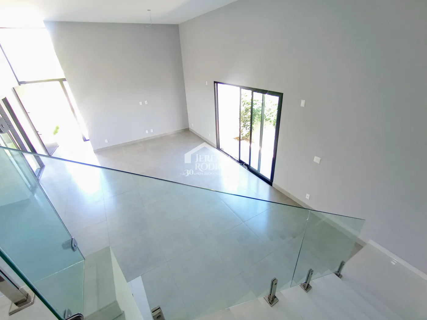 Casa assobradada à venda com 3 suítes no Condomínio Cyrela Landscape em Taubaté/SP.