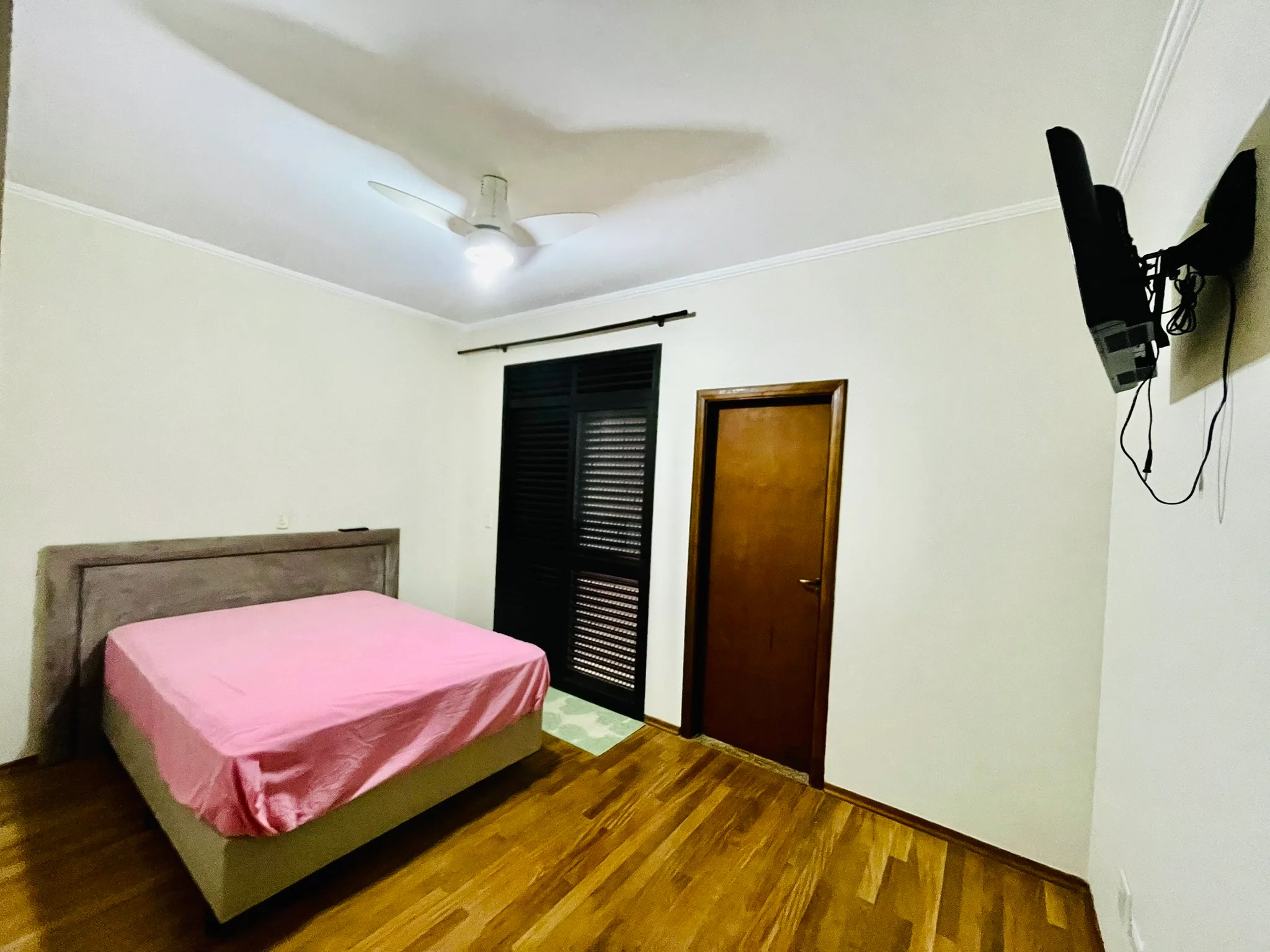 Apartamento para venda com 5 dormitórios no Edifício Olimpia em Taubaté/SP. 
