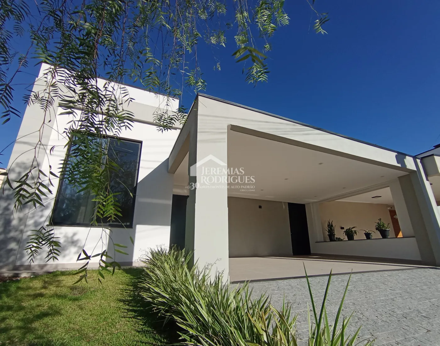 Casa para venda e locação com 3 dormitórios no Condomínio Campos do Conde II - Chambord em Tremembé/SP