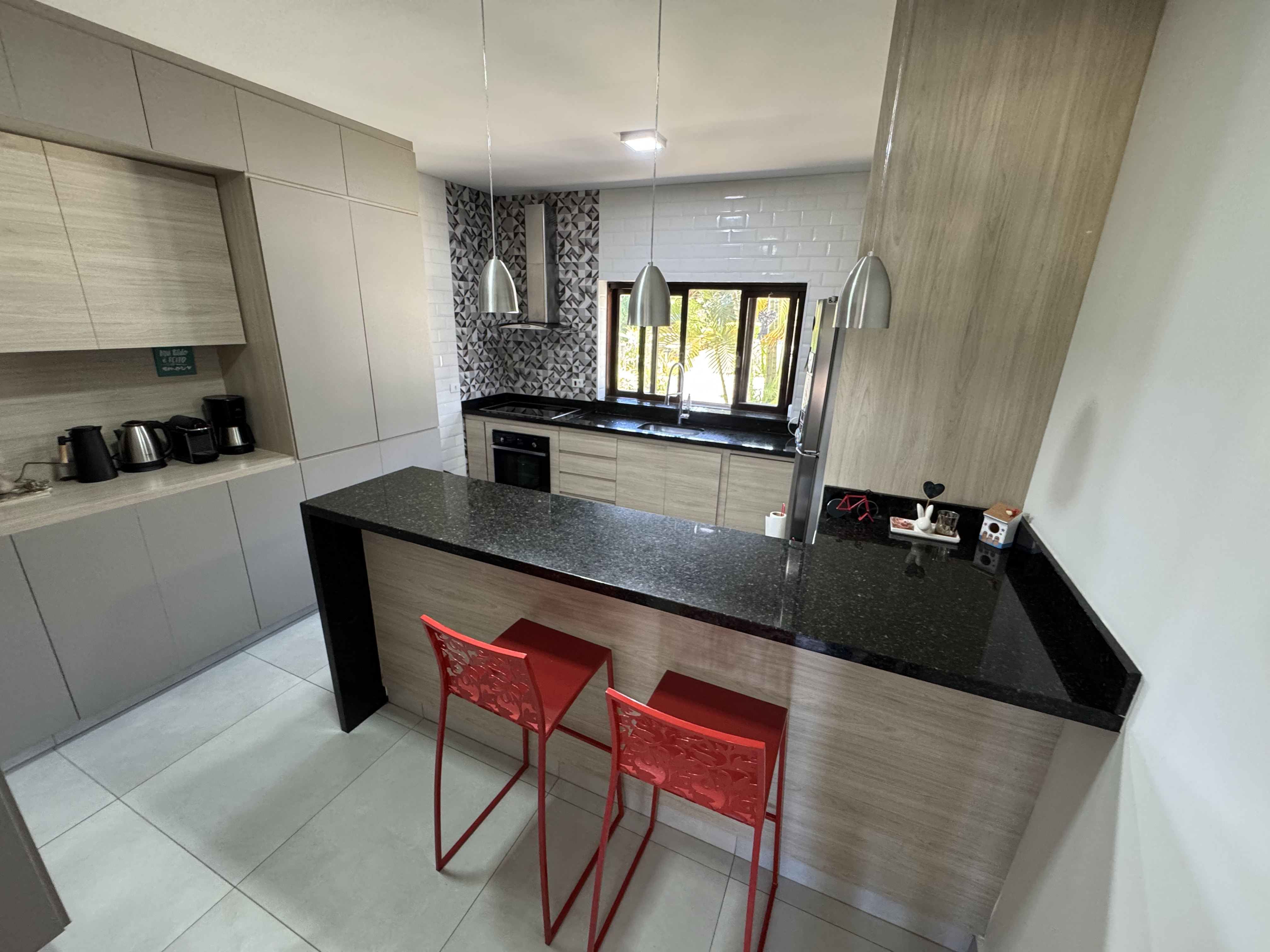 Casa à venda com 4 dormitórios no Condomínio Village Paineiras em Pindamonhangaba/SP.