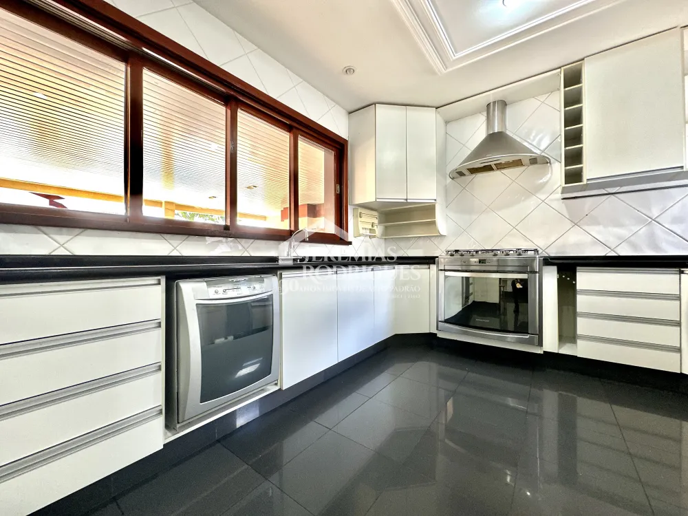 Casa com 4 quartos, 617 m² - Condomínio Taubaté Village - Taubaté/SP