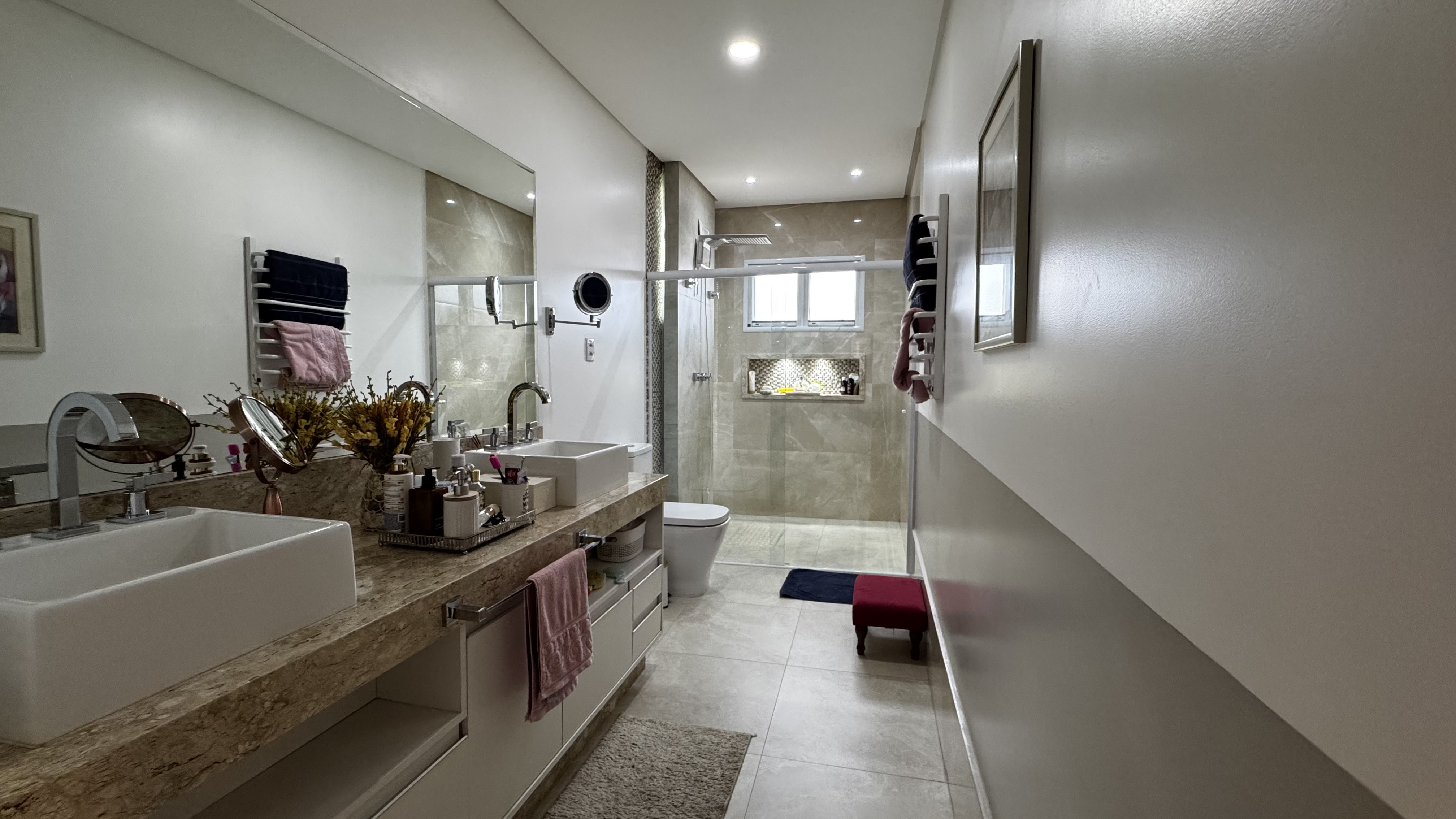 Casa à venda com 3 suítes no Condomínio Reserva dos Lagos em Pindamonhangaba/SP.