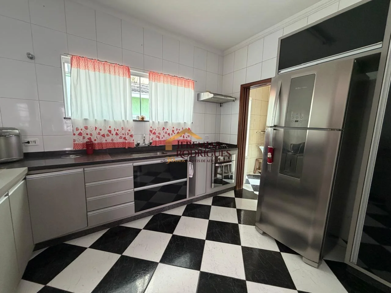 Casa à venda no Condomínio Real Ville em Pindamonhangaba/SP.