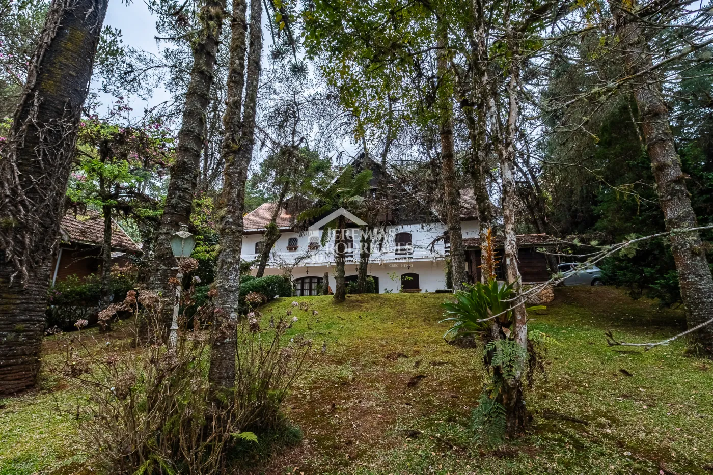 Casa com 7 dormitórios, 924 m² - Recanto das Araucárias - Campos do Jordão/SP