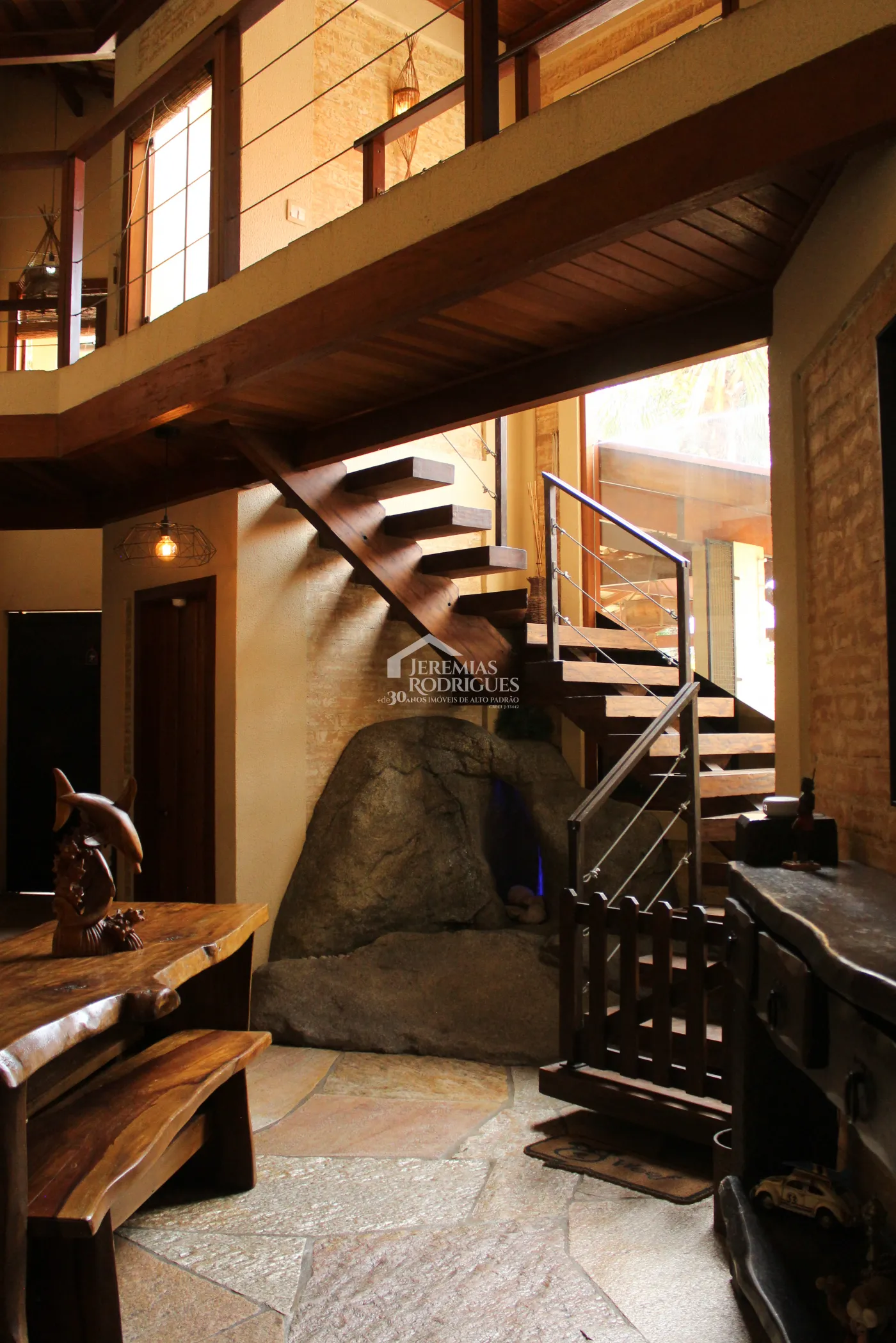 Casa para venda e locação com 5 dormitórios no Condomínio Taubaté Village em Taubaté/SP.