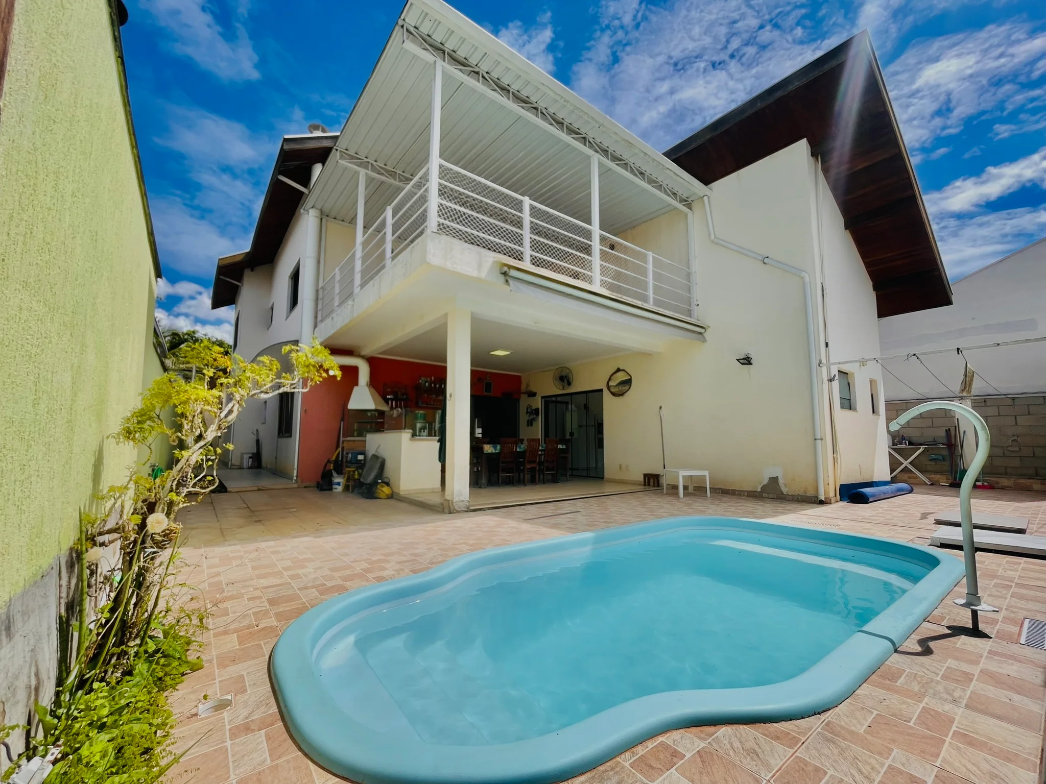 Casa à venda com 4 dormitórios no Condomínio Real Ville em Pindamonhangaba/SP. 