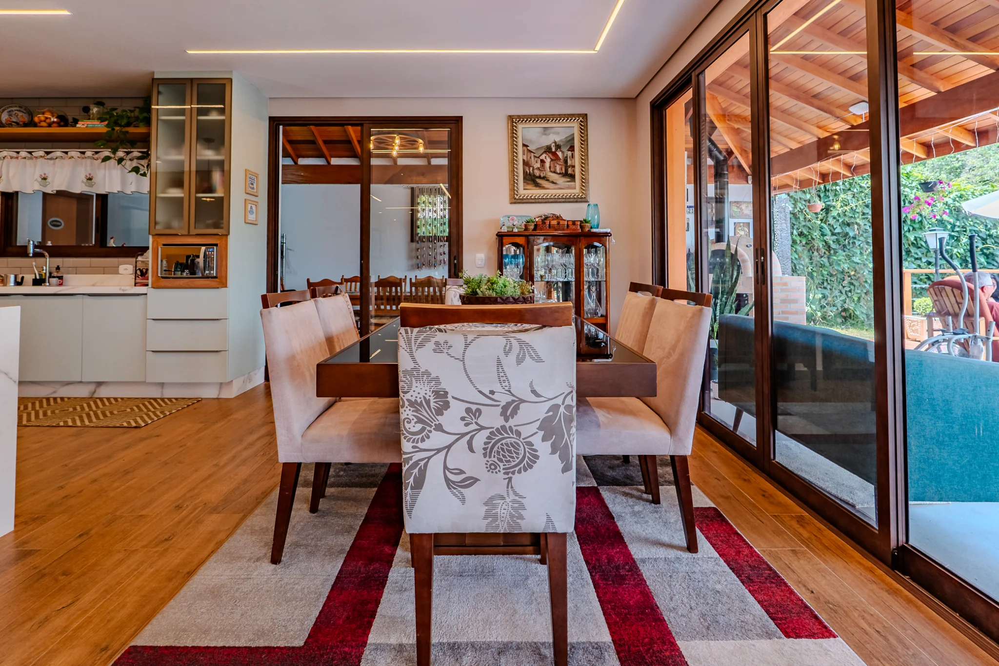 Casa à venda com 3 suítes no Condomínio Parque da Mantiqueira em Santo Antônio do Pinhal/SP. 