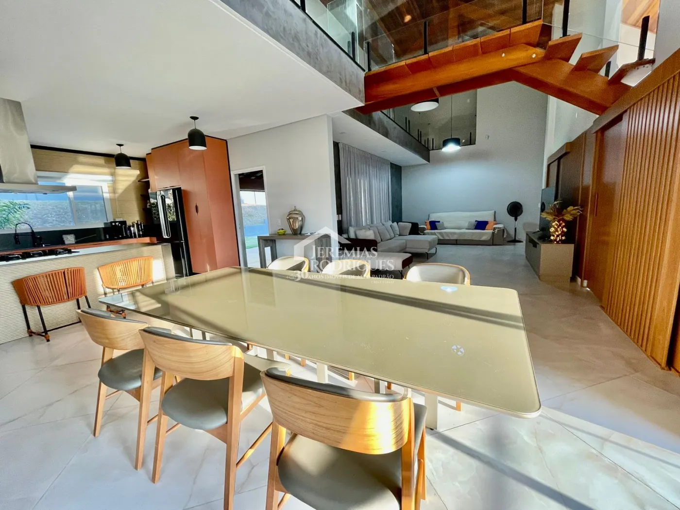 Casa à venda com 3 dormitórios no Condomínio Village da Serra em Tremembé/SP.