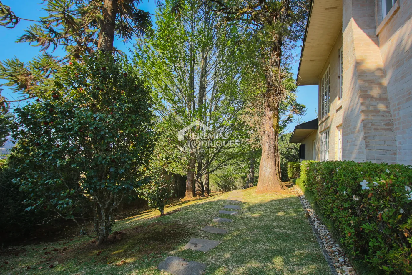 Sobrado com 6 suítes, 615 m² - Vila Inglesa - Campos do Jordão/SP.