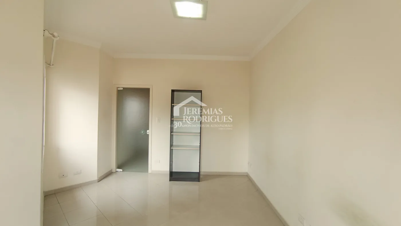 Casa à venda com 5 dormitórios no Condomínio Taubaté Village em Taubaté/SP.