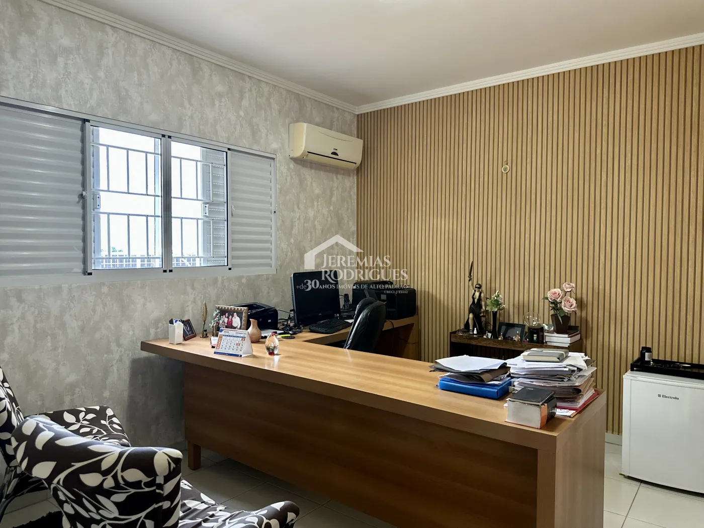 Casa comercial com 320 m² - Chácara Guizard - Taubaté/SP.