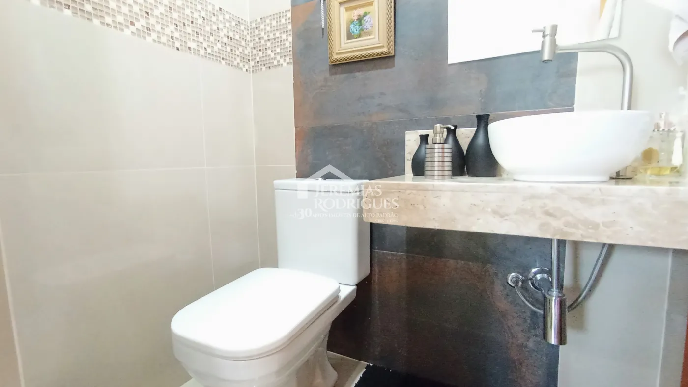 Casa à venda com 3 suítes no Condomínio Moema Ville em Pindamonhangaba/SP.
