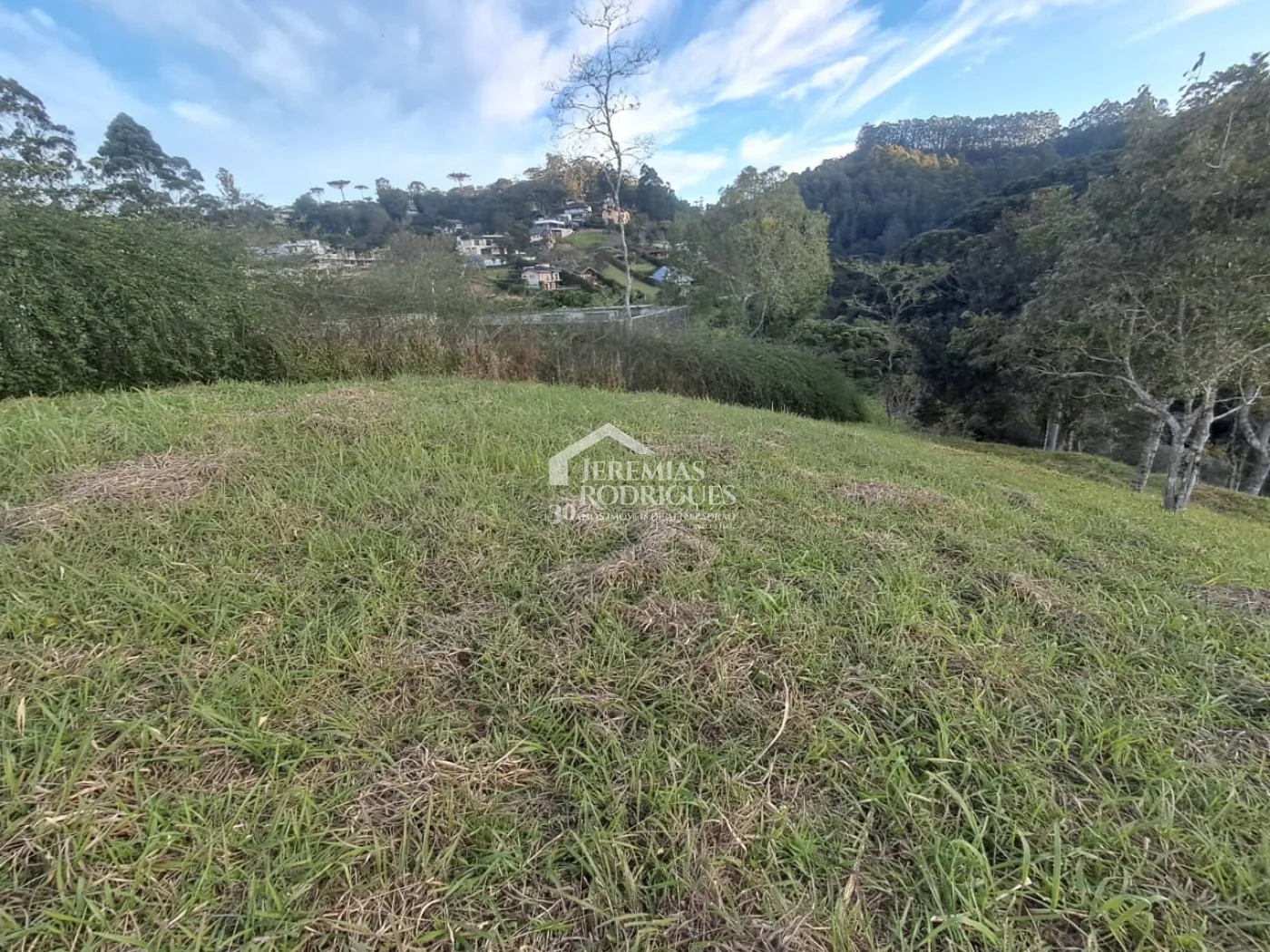 Terreno à venda com 1.739 m² no Condomínio Parque da Mantiqueira, em Santo Antônio do Pinhal