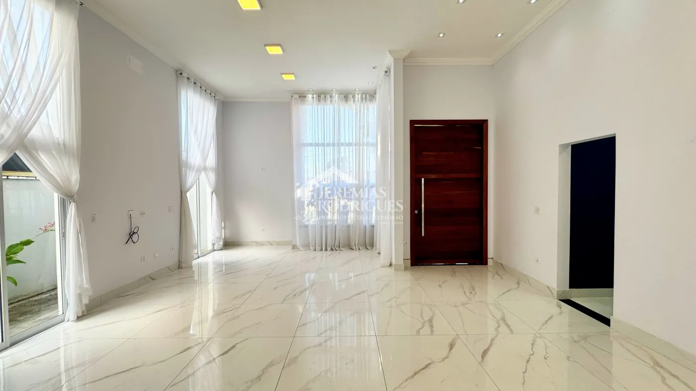 Casa para venda com 3 suítes no Condomínio Reserva dos Lagos em Pindamonhangaba/SP