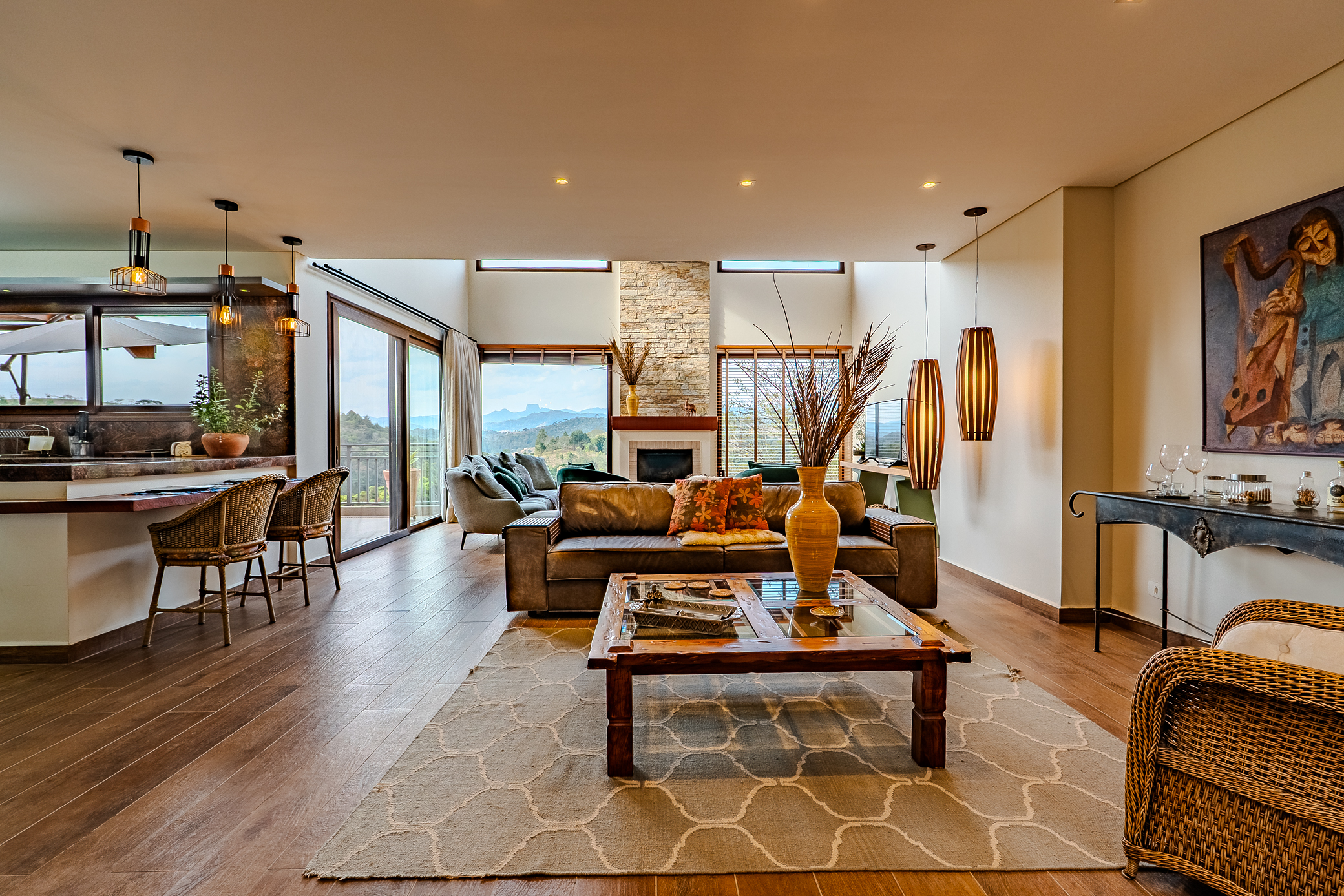 Casa à venda com com 5 suítes no Condomínio Country Club em Santo Antônio do Pinhal/SP. 