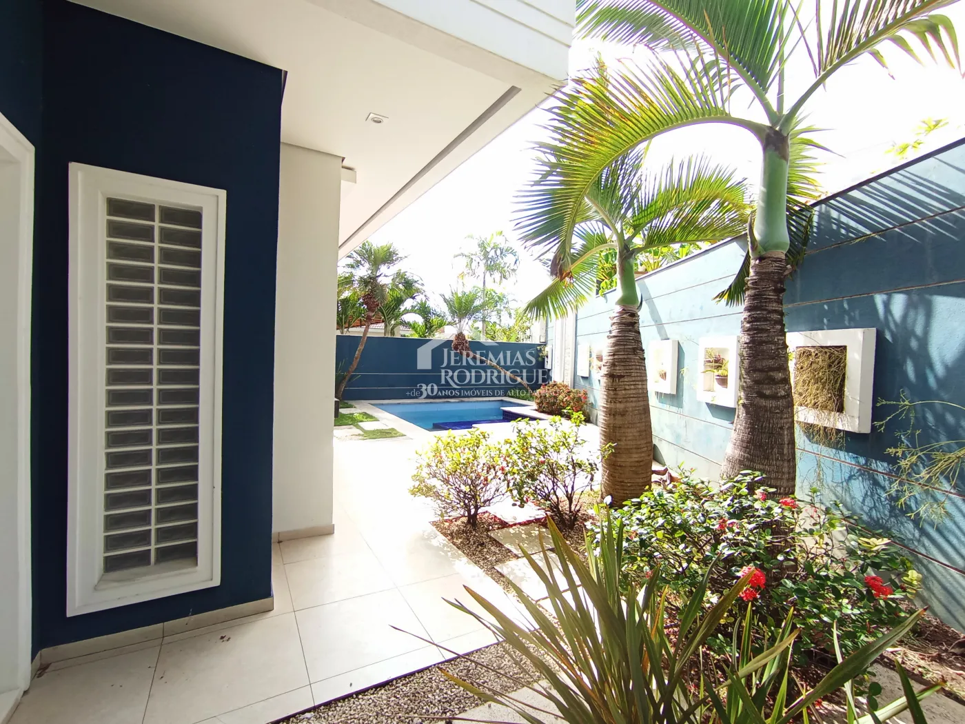 Casa para venda e locação com 4 suítes no Condomínio Taubaté Village em Taubaté/SP.