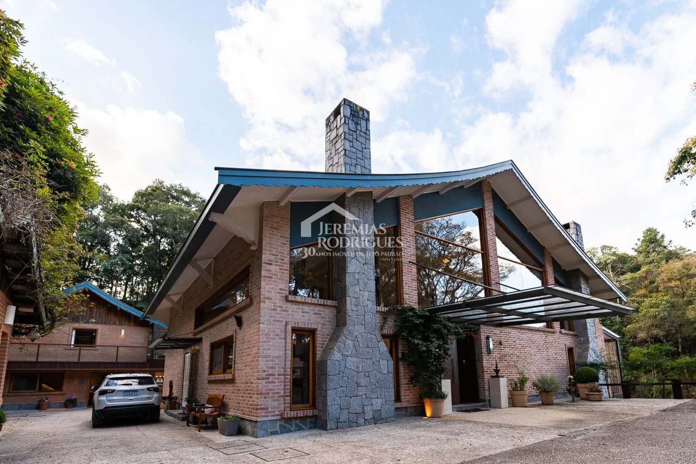 Casa com 7 suítes, 770 m² - Pedra do Fogo - Campos do Jordão/SP.