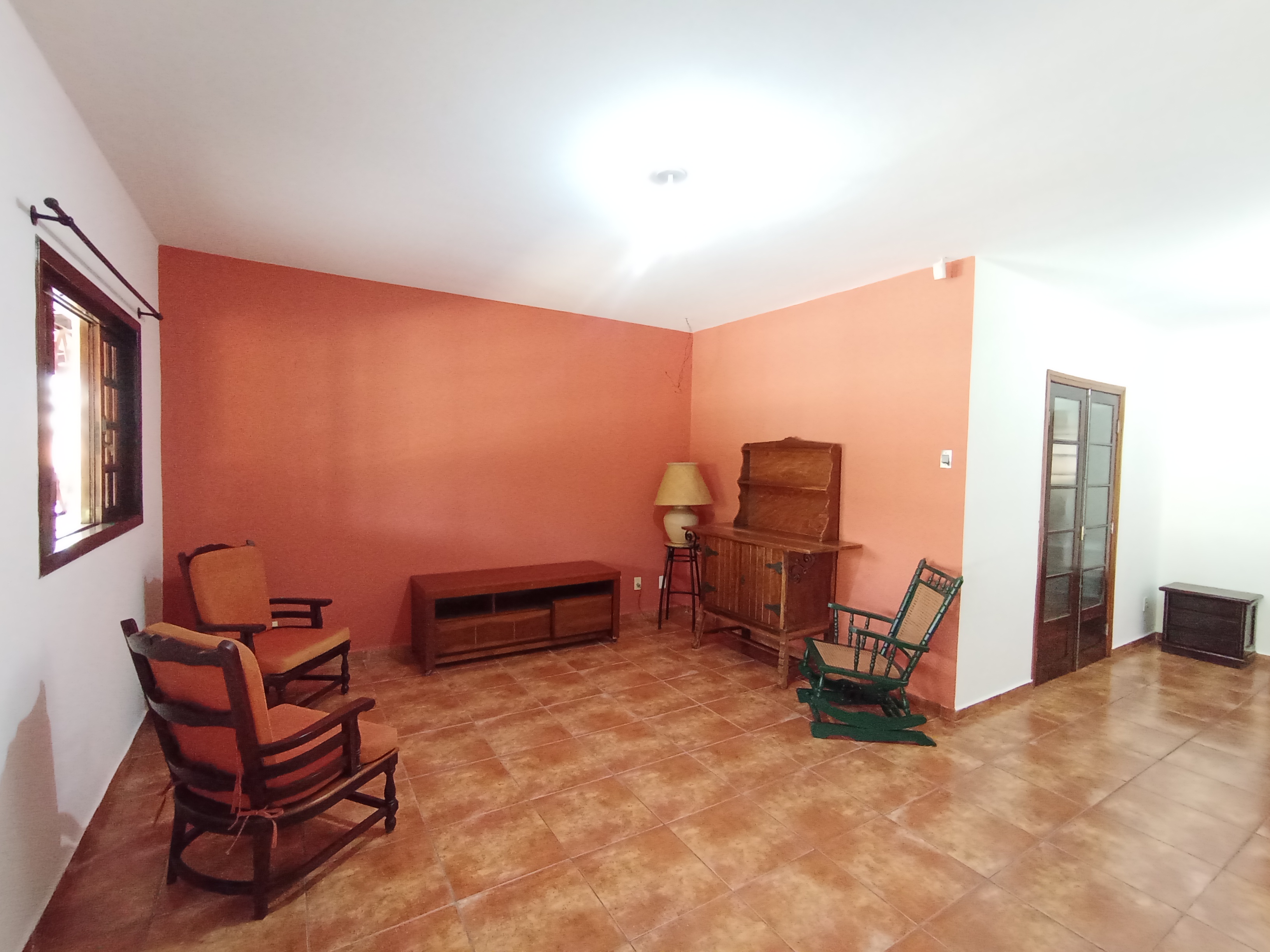 Chácara para venda e locação com 3 dormitórios no bairro Santana em Pindamonhangaba/SP.