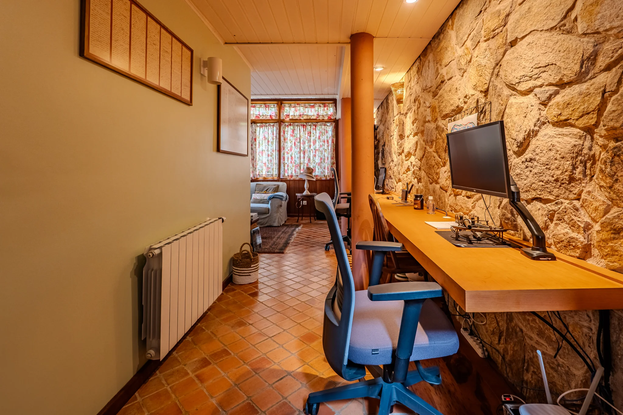 Casa estilo Toscana à venda com 4 suítes no Condomínio Vila Simonsen em Campos do Jordão/SP. 