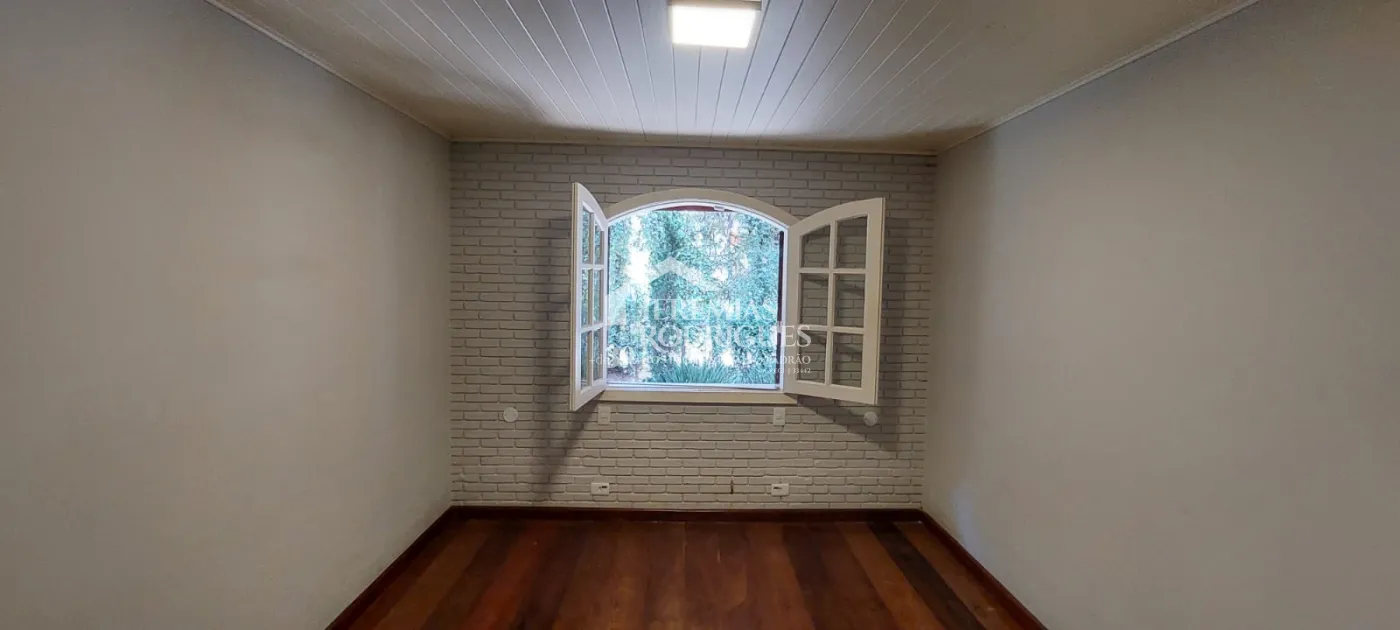 Casa com 3 dormitórios no Bairro Capivari - Campos do Jordão/SP