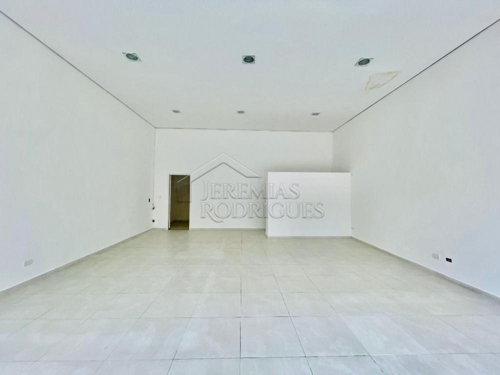 Comercial comercial para locação no Centro em Taubaté/SP.