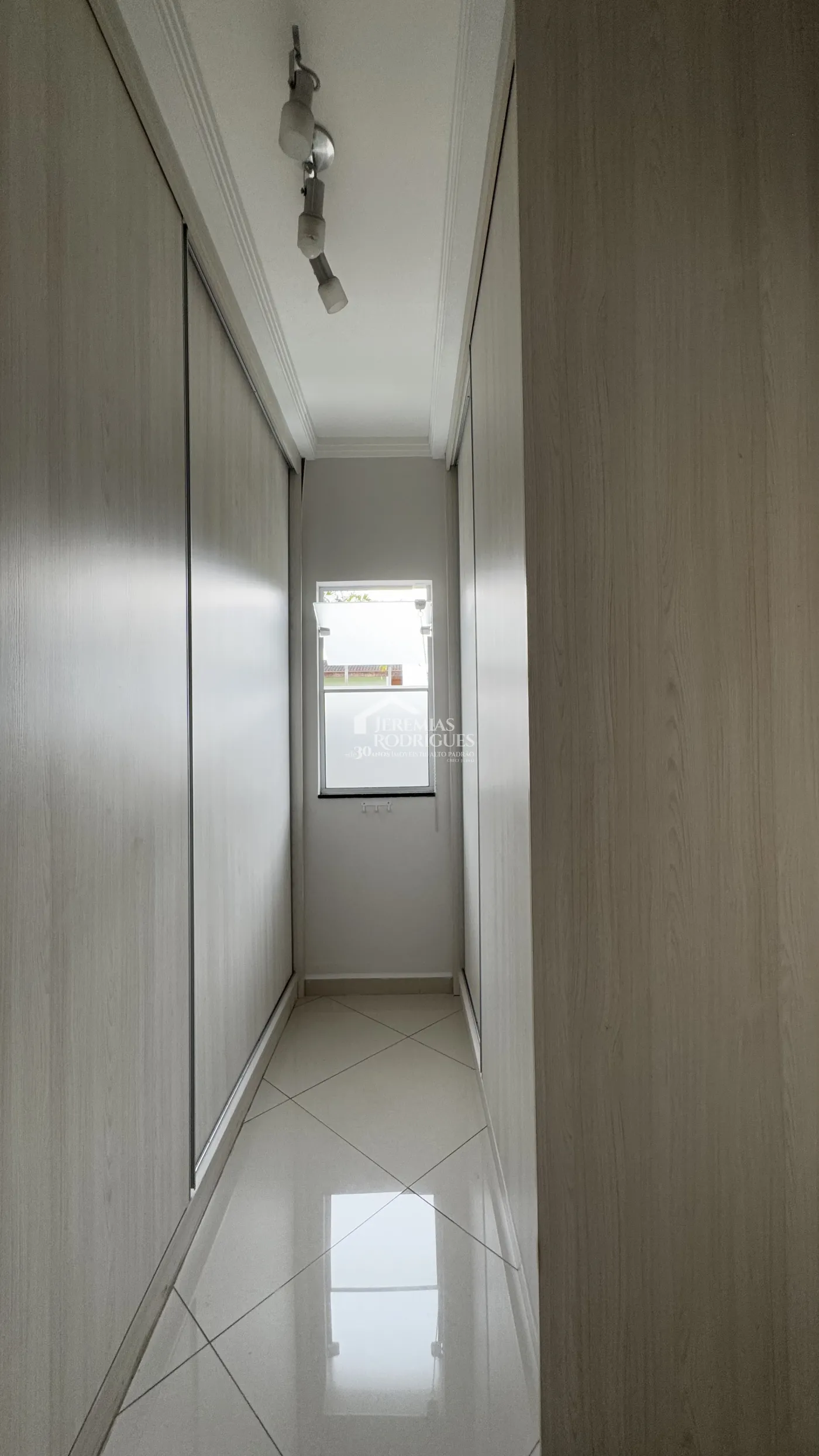 Casa à venda com 3 suítes no Condomínio Real Ville em Pindamonhangaba/SP.