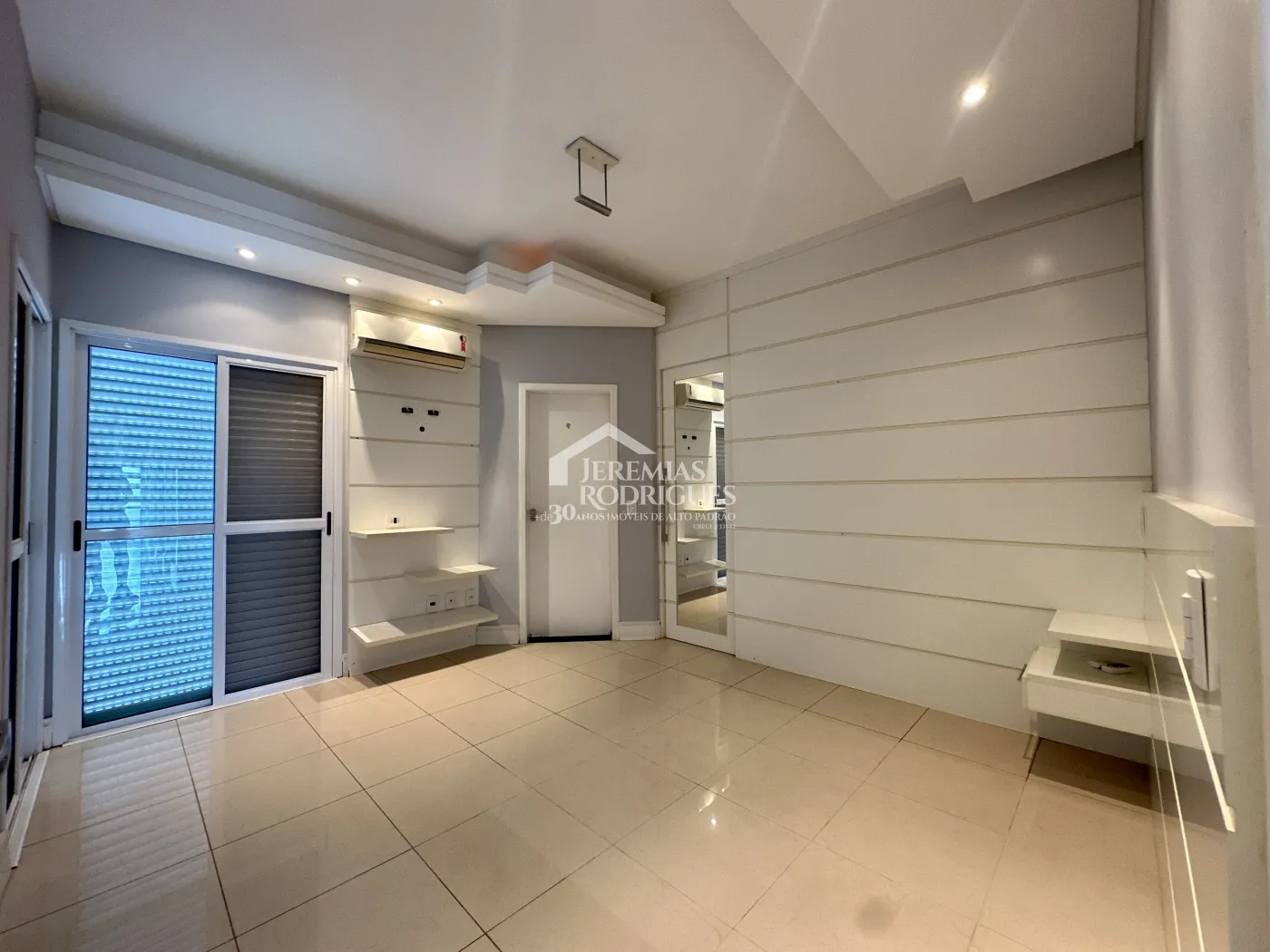 Sobrado com 3 dormitórios, 302 m2 - Condomínio Campos do Conde II - Tremembé/SP.