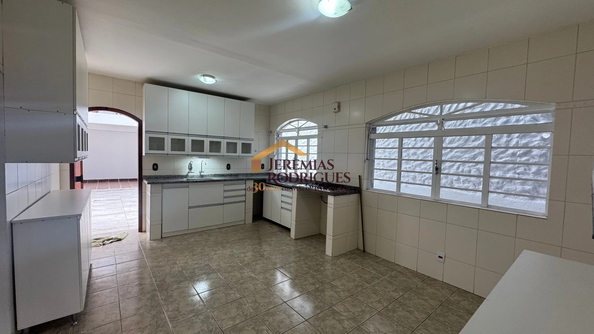 Casa para locação e venda no Bairro São Benedito em Pindamonhangaba/SP. — foto 7