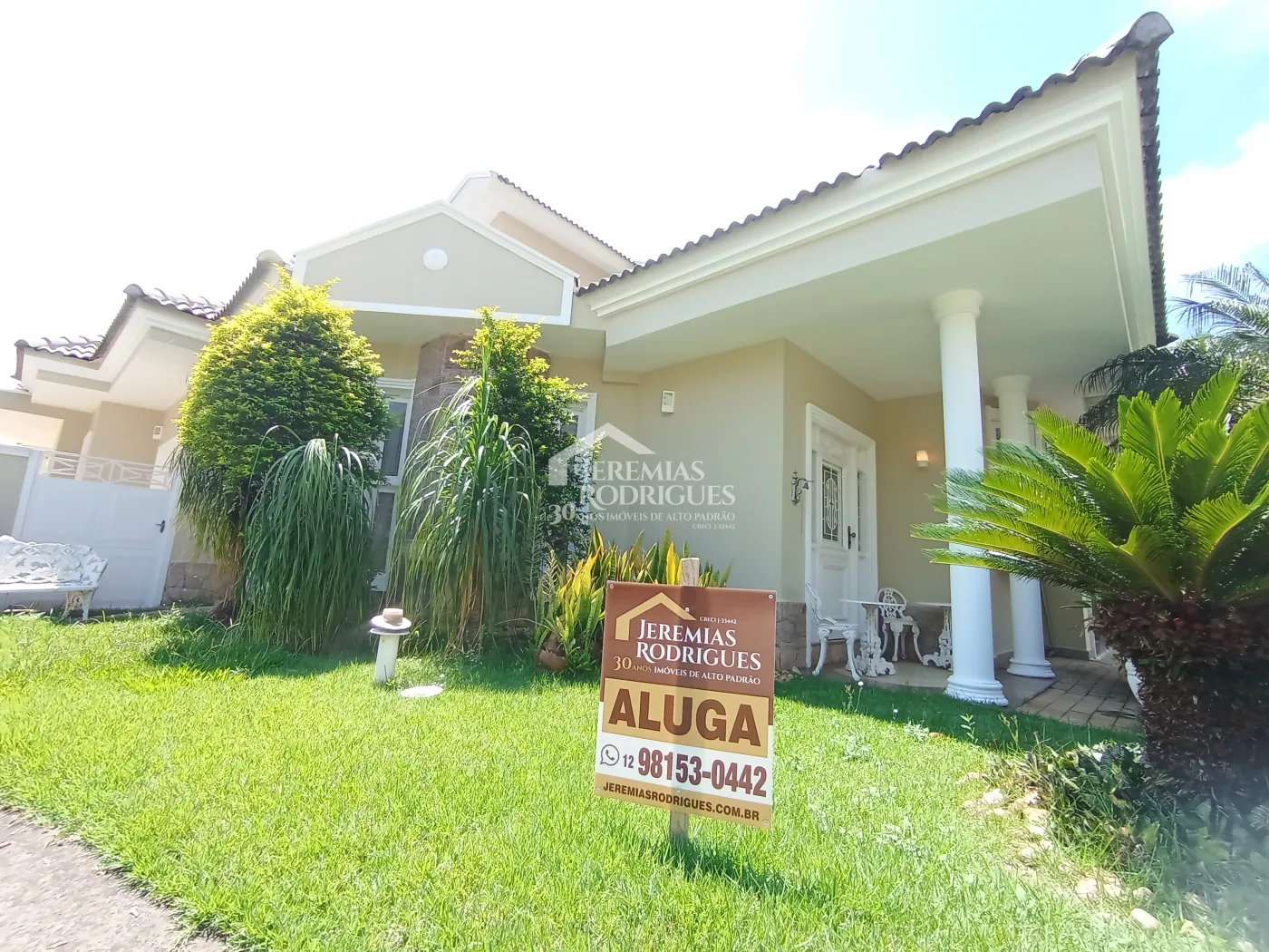 Casa para locação com 4 dormitórios no Condomínio Taubaté Village em Taubaté/SP.