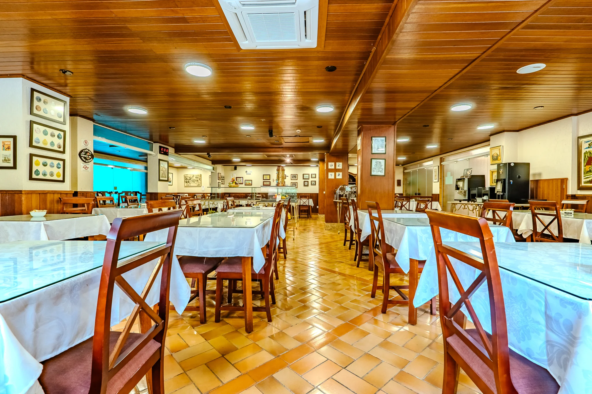 Hotel à venda com 53 apartamentos no Capivari em Campos do Jordão/SP. 