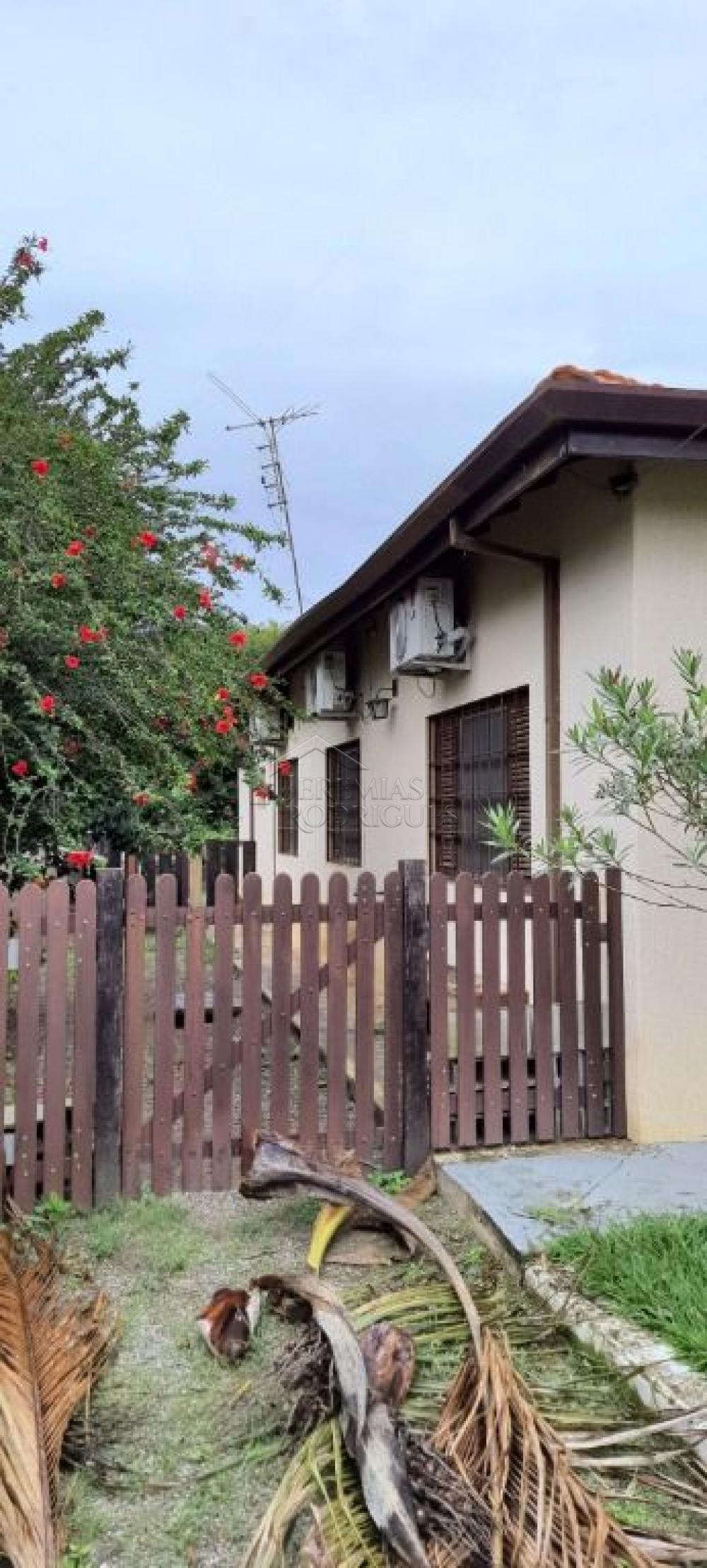 Chácara à venda com com 3 suítes no bairro Areão em Taubaté/SP. 