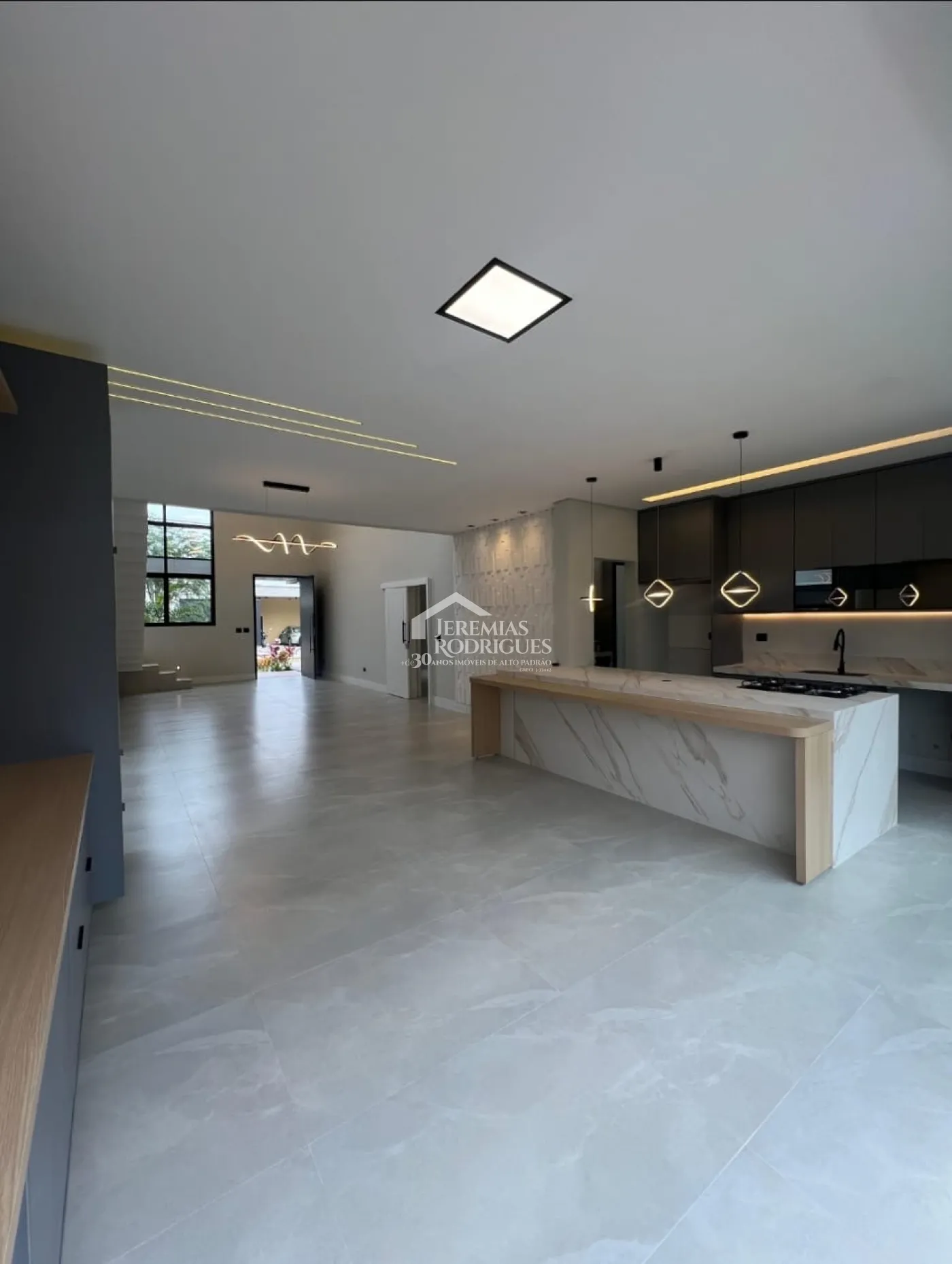 Sobrado com 4 suítes, 300 m² - Condomínio Ouro Ville - Taubaté/SP.