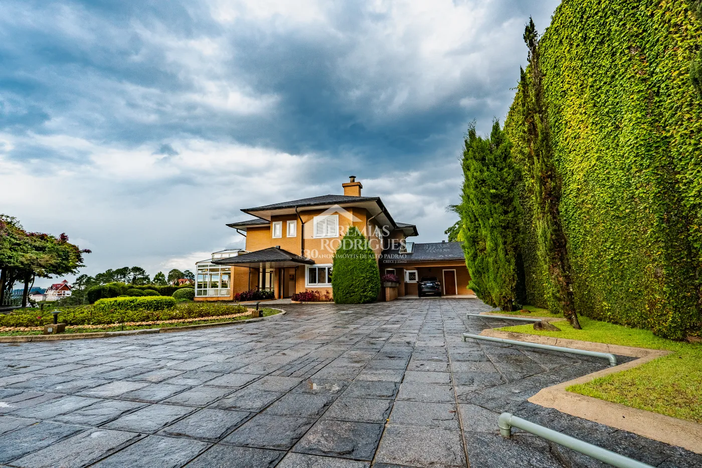 Casa com 4 suítes, 670 m² - Alto do Capivari - Campos do Jordão/SP.