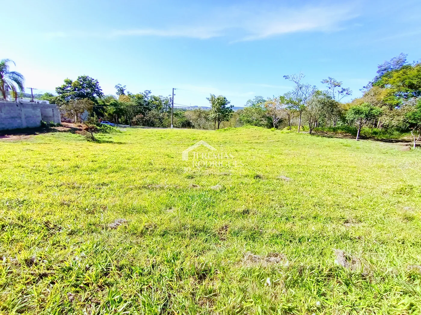 Terreno à venda com 1.159 m² no Condomínio Altos do Cataguá em Taubaté/SP.
