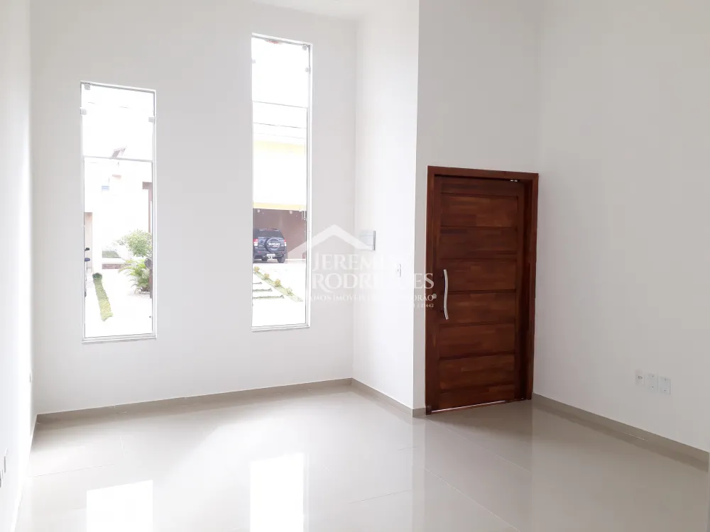 Casa à venda com 3 dormitórios no Condomínio Moema Ville em Pindamonhangaba/SP