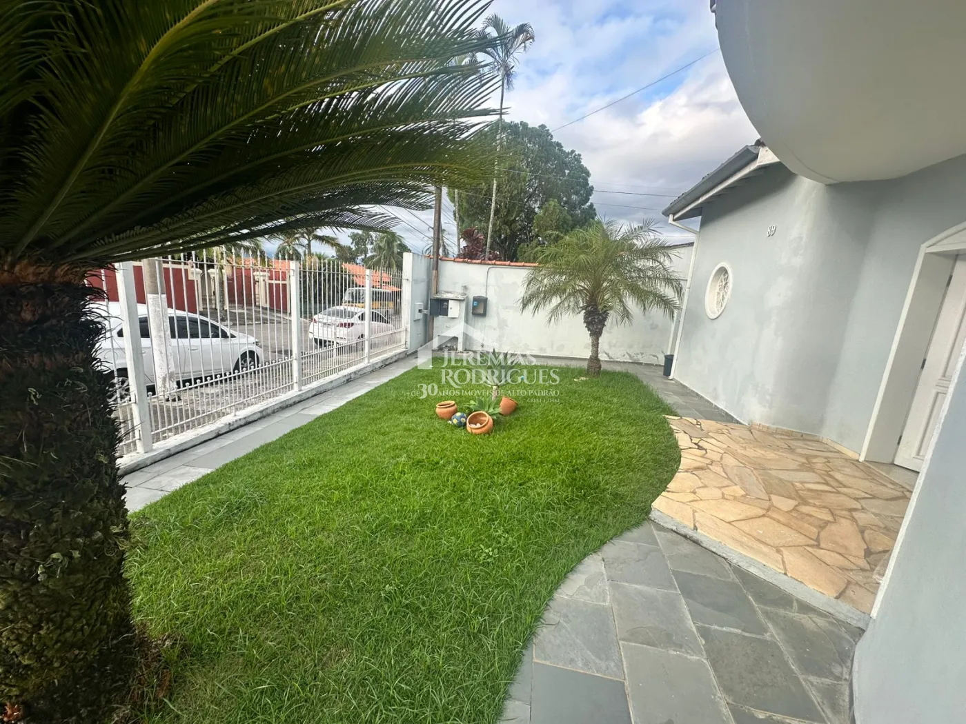 Casa para venda e locação com 3 dormitórios no bairro Jardim Residencial Doutor Lessa em Pindamonhangaba/SP