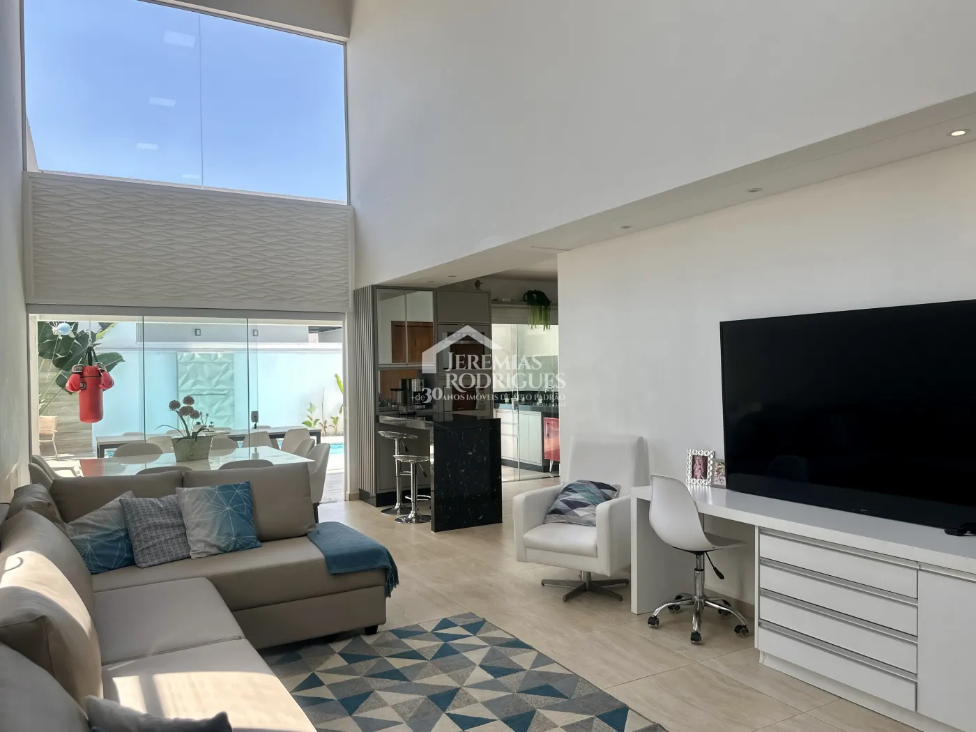 Casa para venda e locação com 3 dormitórios no Condomínio Tecoara em Taubaté/SP.