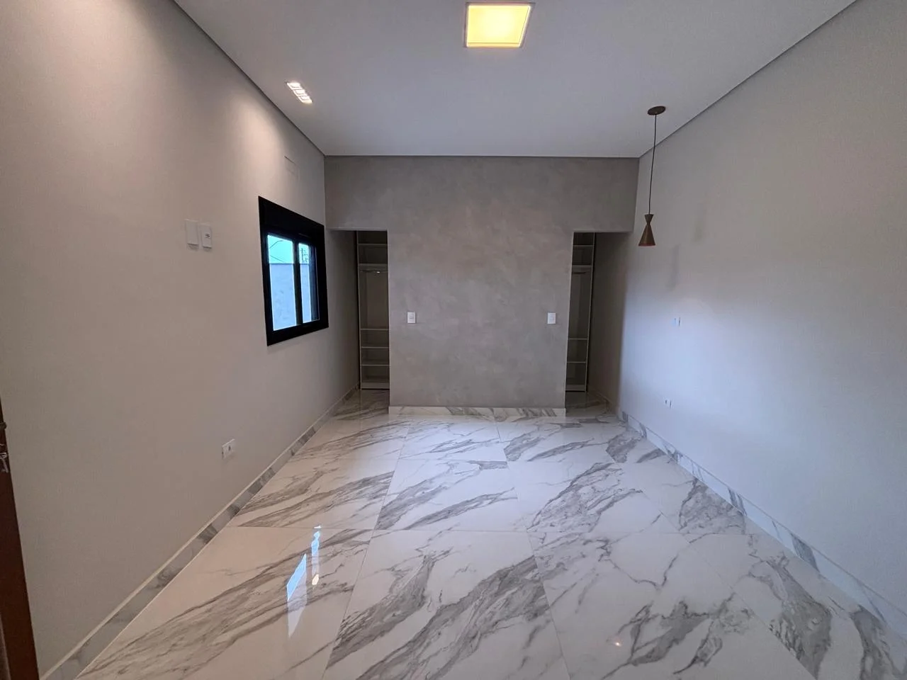 Casa alto padrão 120m² com jardim de inverno à venda no Bosque da Imperatriz – Pindamonhangaba/SP