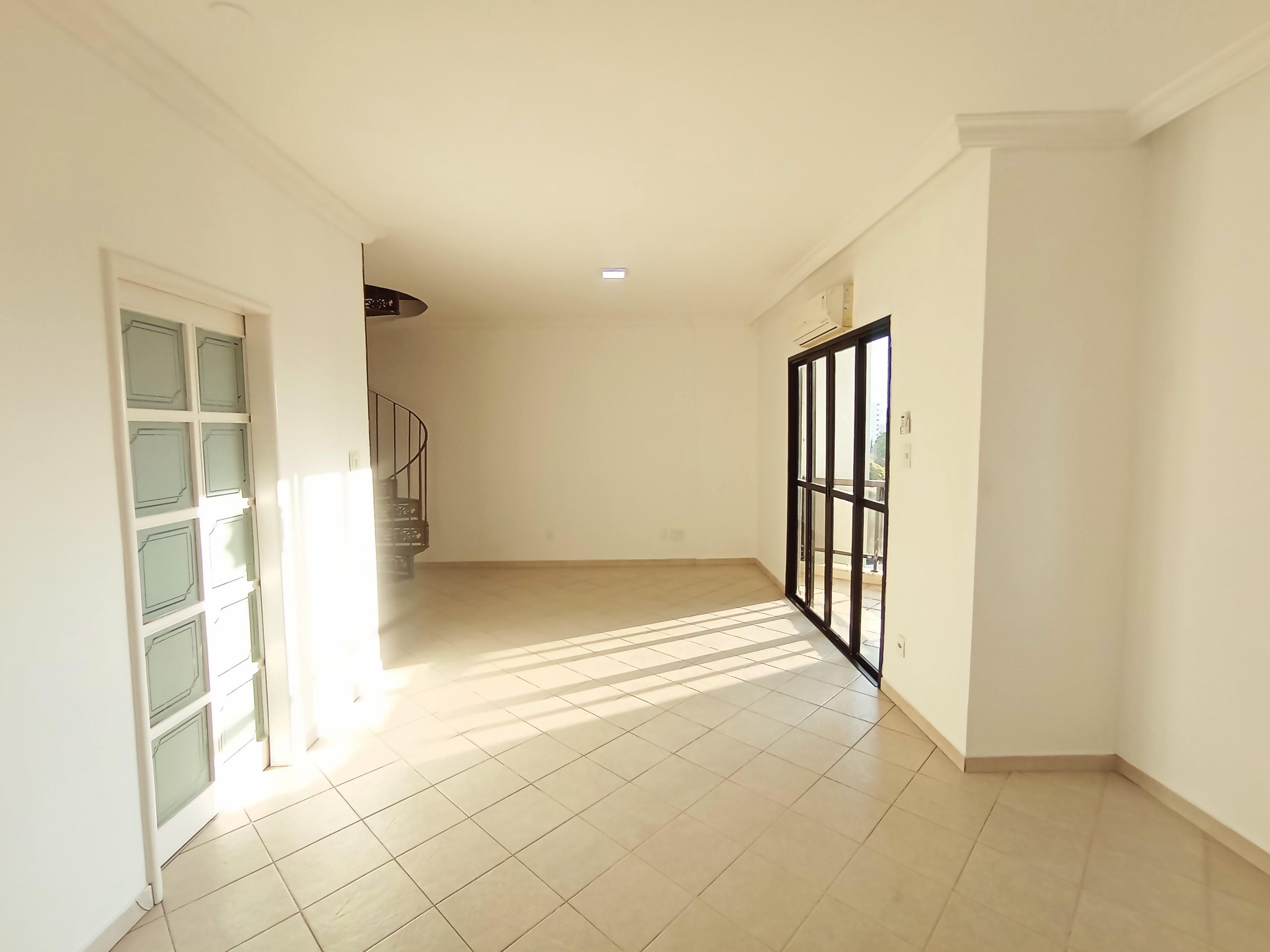 Cobertura à venda com 3 dormitórios, 125 m² no Edifício Michel Abud em Taubaté/SP.