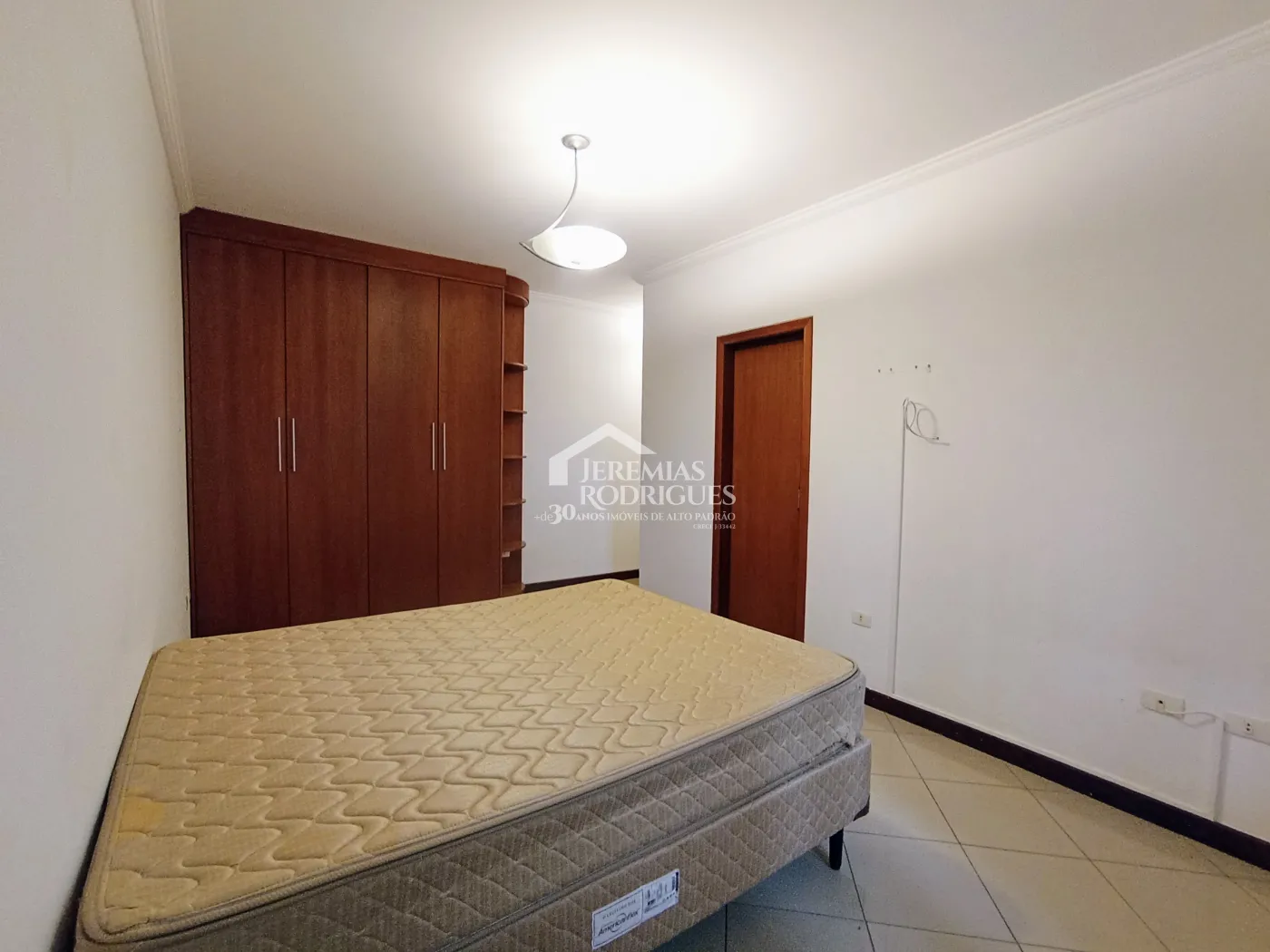 Casa para venda e locação com 3 dormitórios no Condomínio Taubaté Village em Taubaté/SP